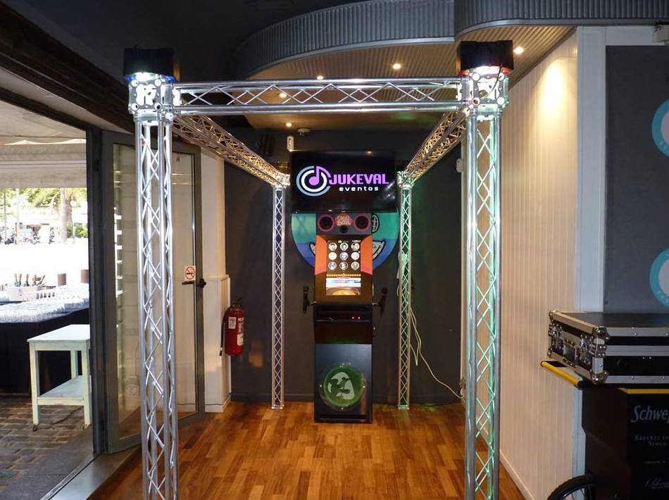 Karaoke rokola vip oke box: Nuestros servicios de Jukeval Eventos Karaoke rokola vip oke box: Nuestros servicios de Jukeval Eventos