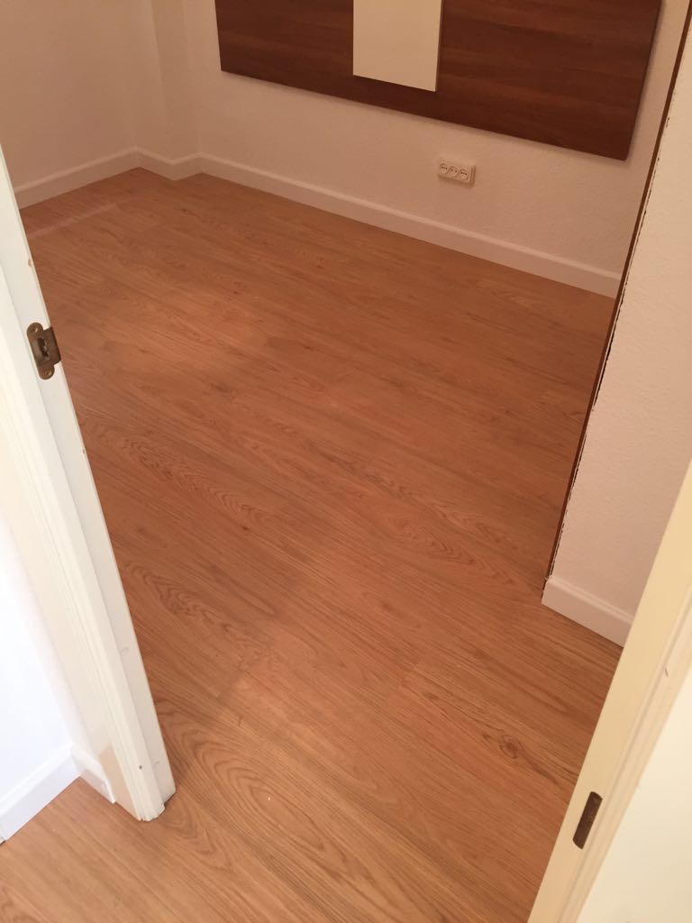 Colocación de rodapiés: Productos y servicios de Tarimas y Parquet Montaraz Colocación de rodapiés: Productos y servicios de Tarimas y Parquet Montaraz