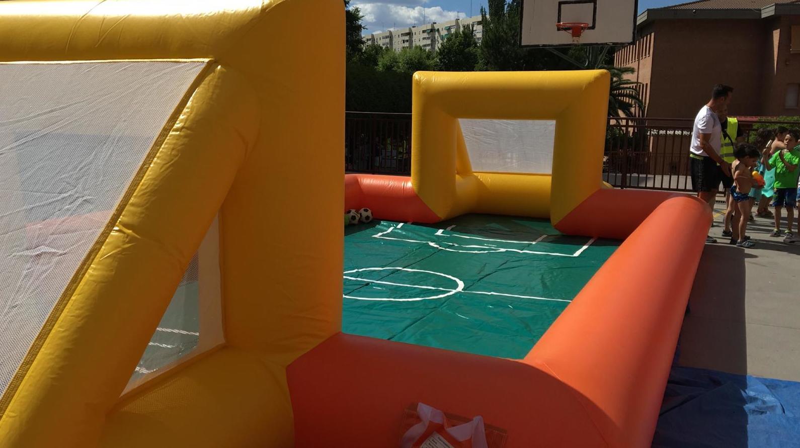 campo de futbol con suelo campo de futbol con suelo
