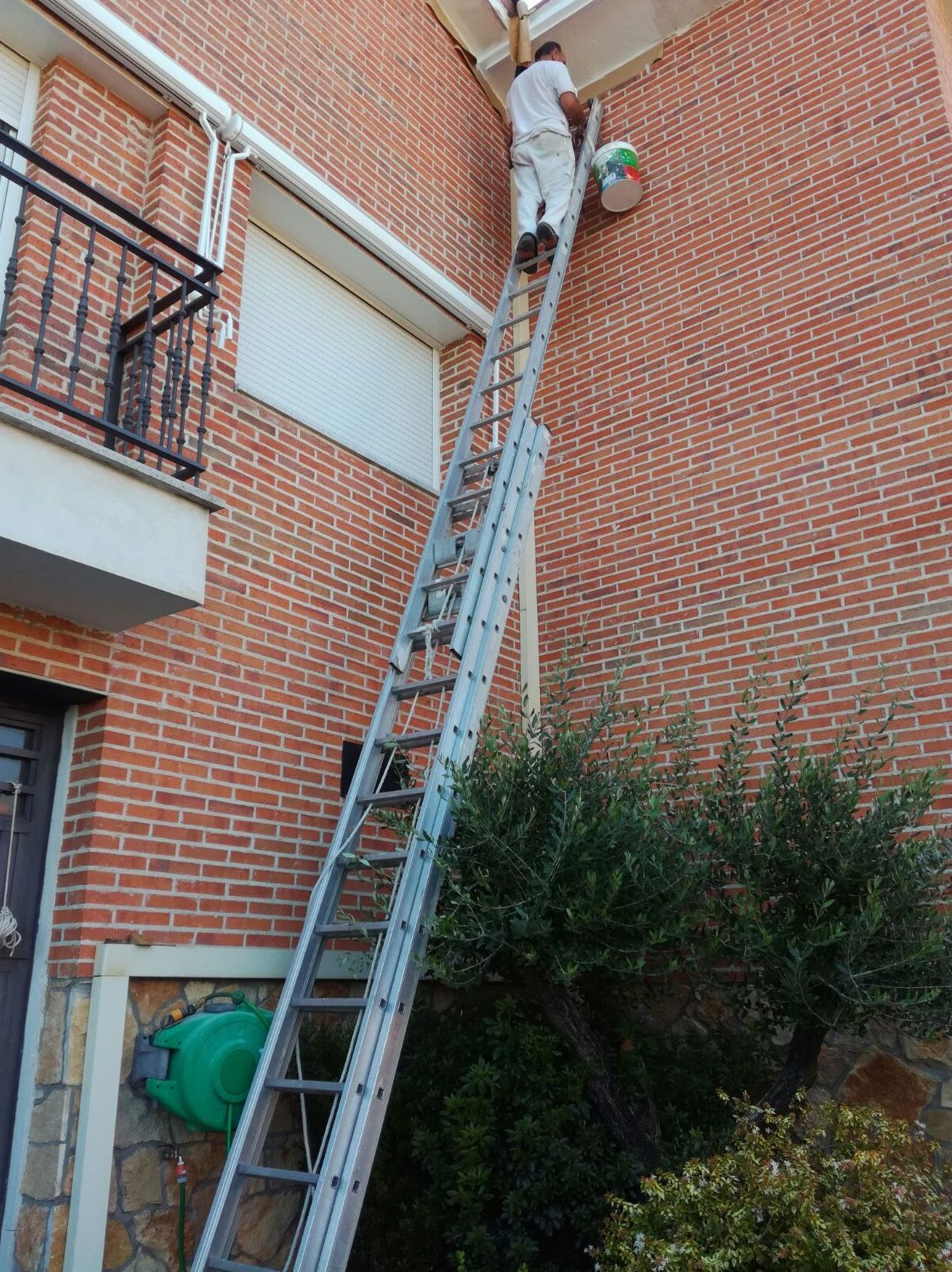 Pintura, reformas, tejados, fachadas.....etc. en Paracuellos del Jarama en Madrid