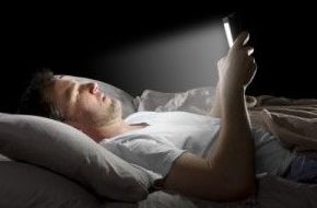 Usal el móvil o la Tablet de noche es malo para dormir: Catálogo de Visual Tegueste Ópticos Usal el móvil o la Tablet de noche es malo para dormir: Catálogo de Visual Tegueste Ópticos