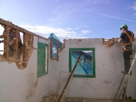 Derribos y desescombro manual: Servicios de Demoliciones Floreal Derribos y desescombro manual: Servicios de Demoliciones Floreal
