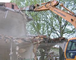 Demoliciones y derribos mecánicos: Servicios de Demoliciones Floreal Demoliciones y derribos mecánicos: Servicios de Demoliciones Floreal