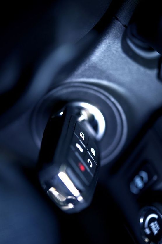 Duplicado y codificado de llaves y mandos de todo tipo de coche. Duplicado y codificado de llaves y mandos de todo tipo de coche.