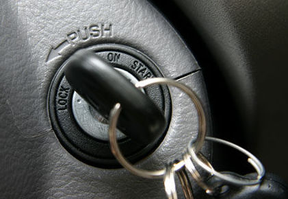 Duplicado y codificado de llaves y mandos de coches. Duplicado y codificado de llaves y mandos de coches.