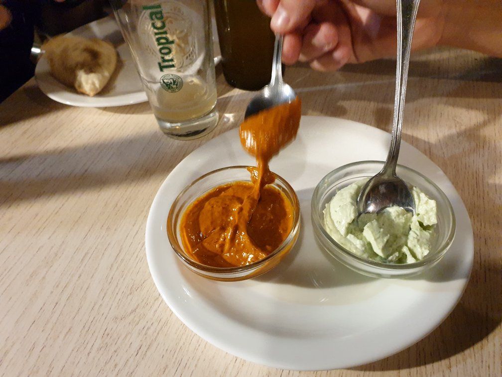 Sauces and bread: Our Menu de Kiosco La Charca Sauces and bread: Our Menu de Kiosco La Charca