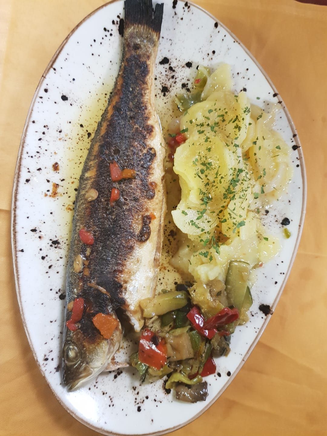 Pescado: Nuestra Carta de Restaurante la Parrilla de Colmenar Pescado: Nuestra Carta de Restaurante la Parrilla de Colmenar