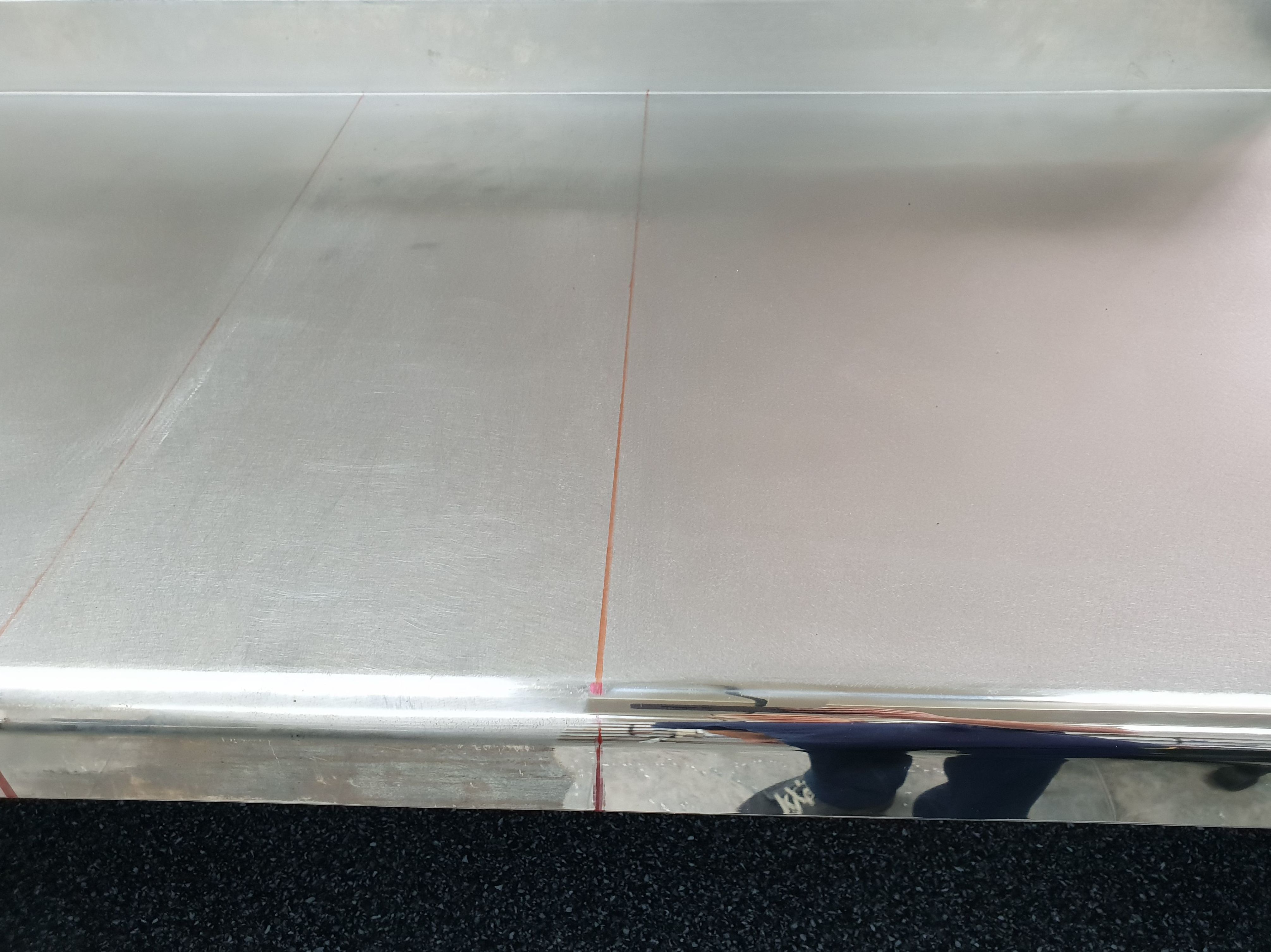 Servicio de limpieza y mantenimiento a barra de bar cafetería. Cero rayas y manchas Servicio de limpieza y mantenimiento a barra de bar cafetería. Cero rayas y manchas
