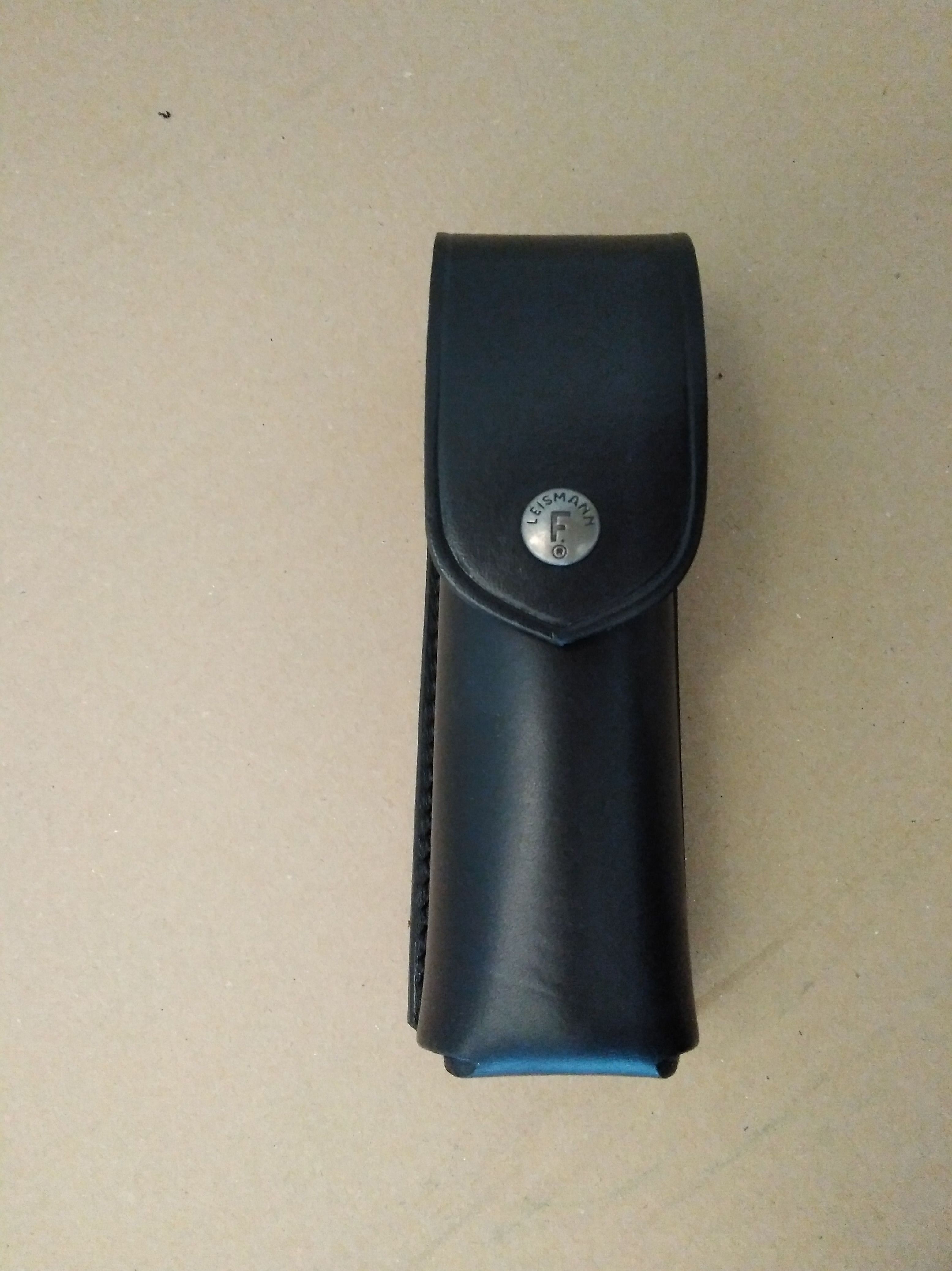 Funda cuero para spray 85grs: Catálogo de Izulan Funda cuero para spray 85grs: Catálogo de Izulan