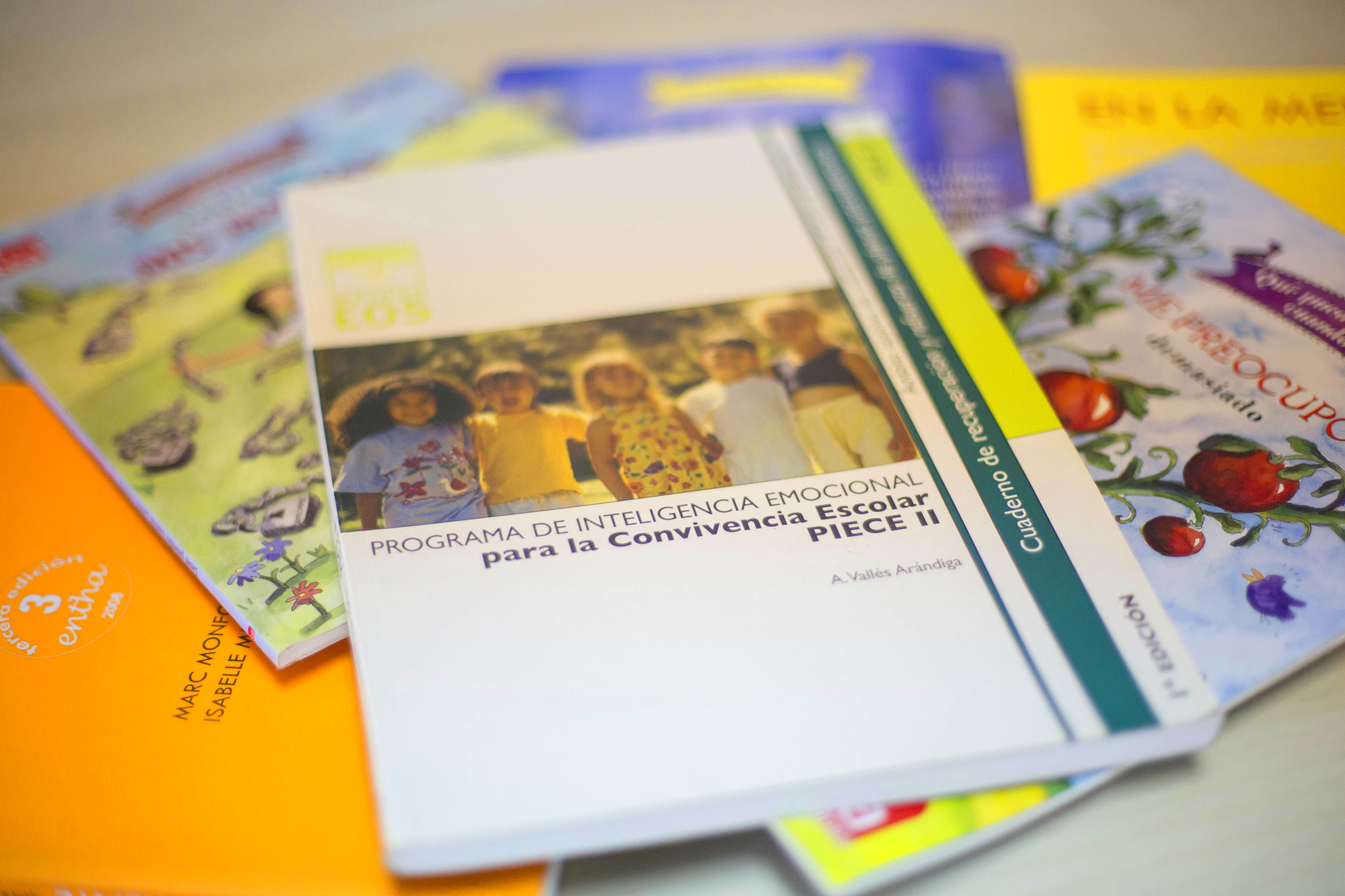 Entrenamiento grupal en Inteligencia Emocional y Habilidades Sociales: ¿QUÉ SERVICIOS OFRECEMOS? de APSI-Centro de Aplicaciones Psicológicas Entrenamiento grupal en Inteligencia Emocional y Habilidades Sociales: ¿QUÉ SERVICIOS OFRECEMOS? de APSI-Centro de Aplicaciones Psicológicas