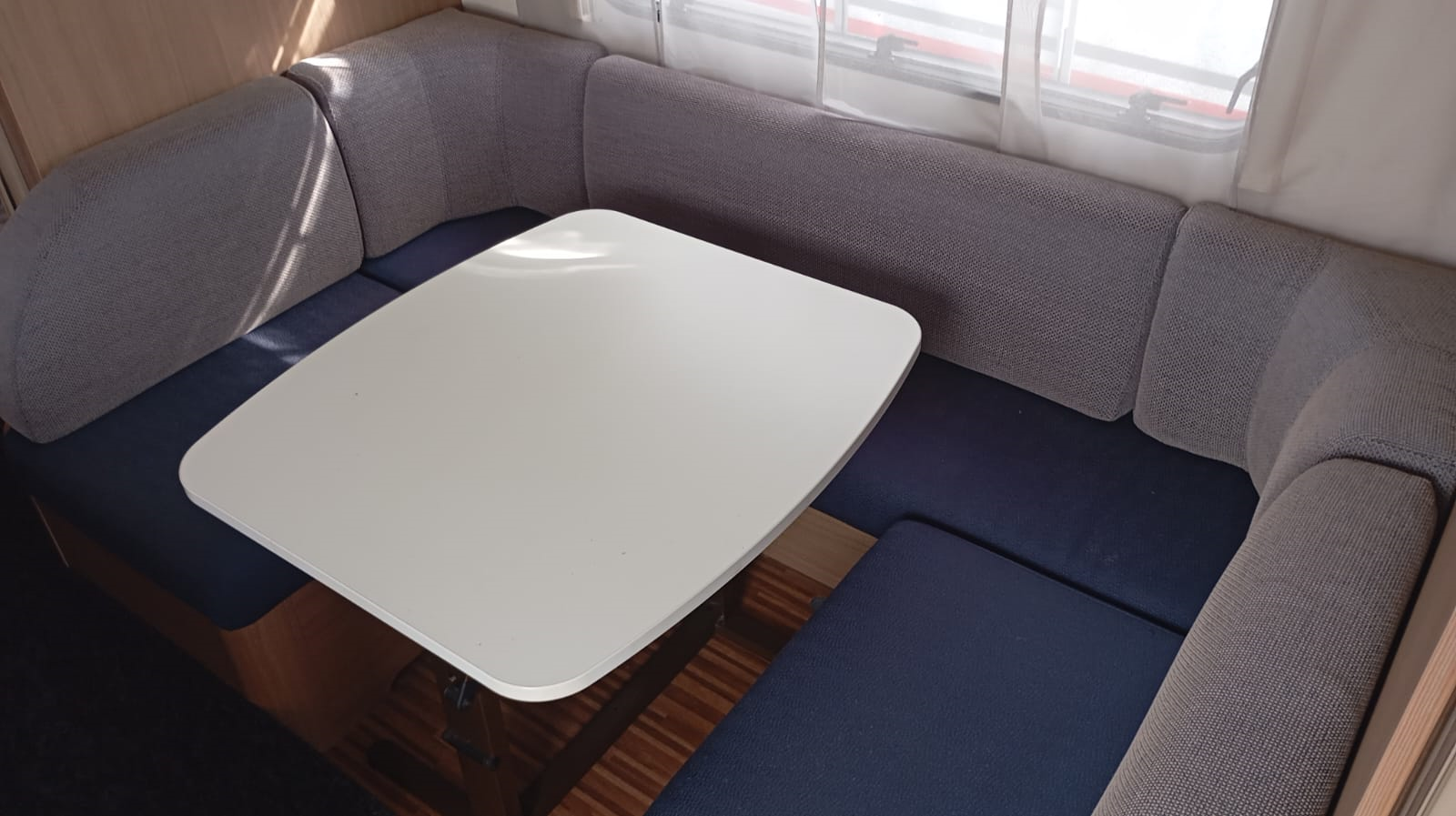 ADRIA AVIVA 495 LM - CARAVAN INN - COMEDOR ADRIA AVIVA 495 LM - CARAVAN INN - COMEDOR