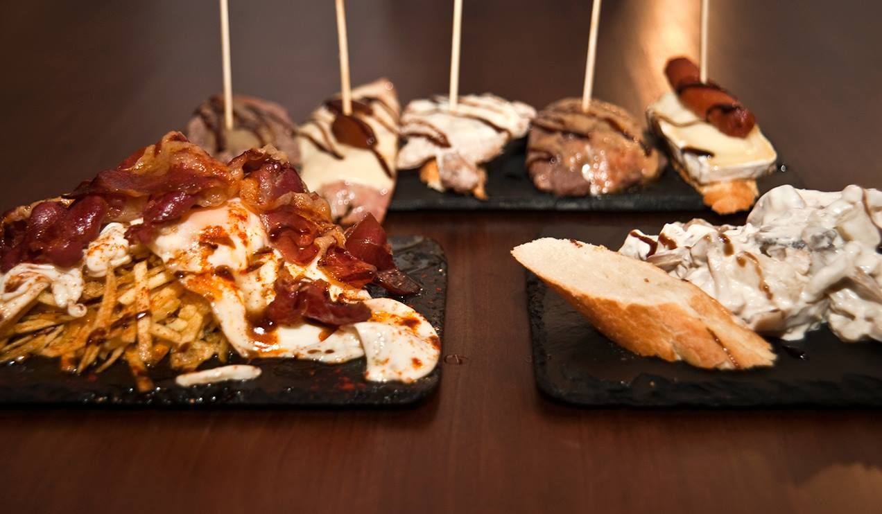 Tapas & Vinos: Servicios de El Sotanillo Tapas & Vinos: Servicios de El Sotanillo