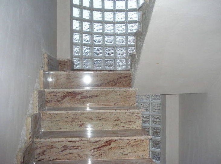 Escaleras: Construcciones y reformas de Hermanos Flor Escaleras: Construcciones y reformas de Hermanos Flor