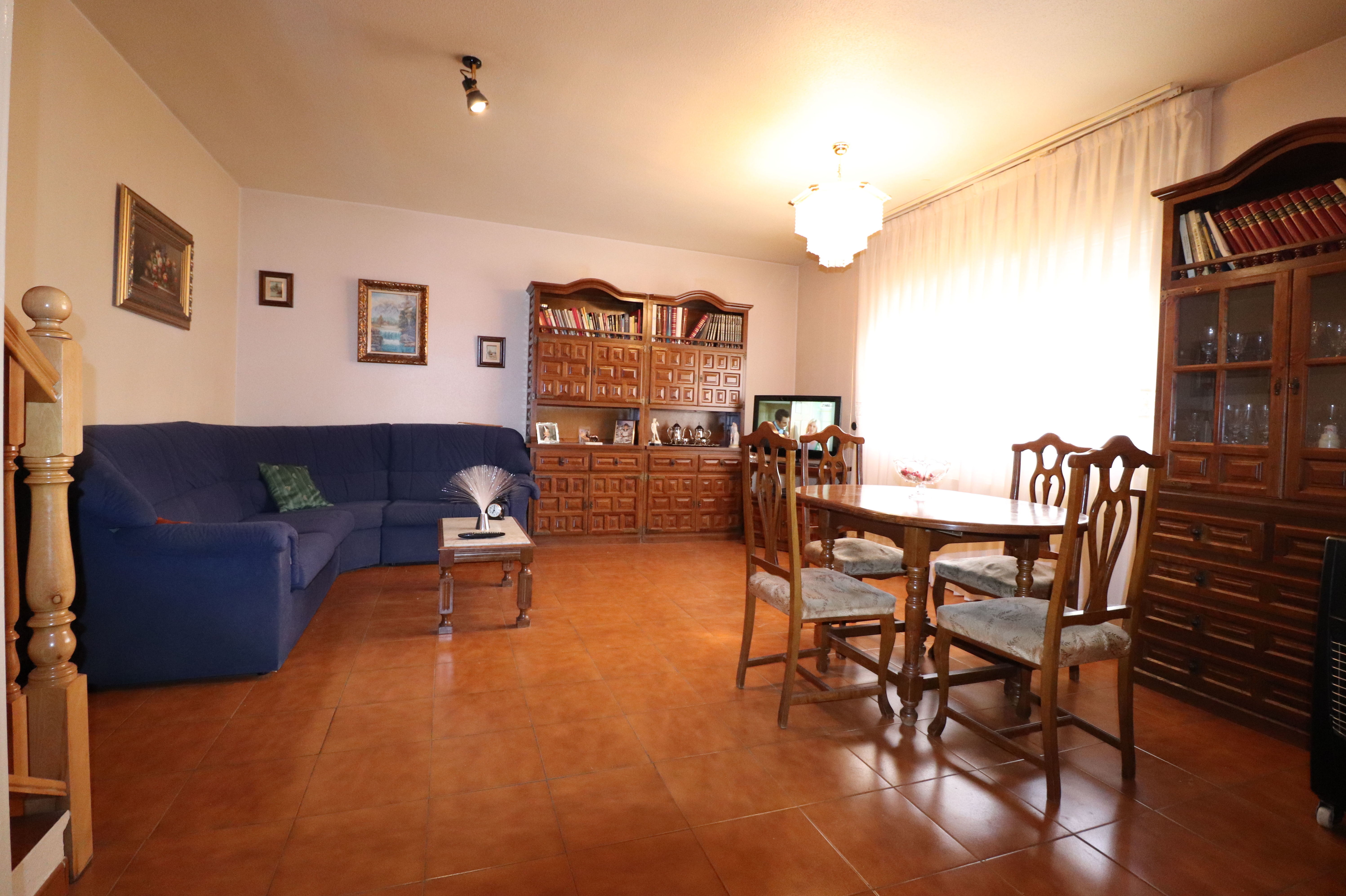 Chalet Adosado en Sonseca de 160m2: Inmuebles de Inmobiliaria La Montañesa Chalet Adosado en Sonseca de 160m2: Inmuebles de Inmobiliaria La Montañesa