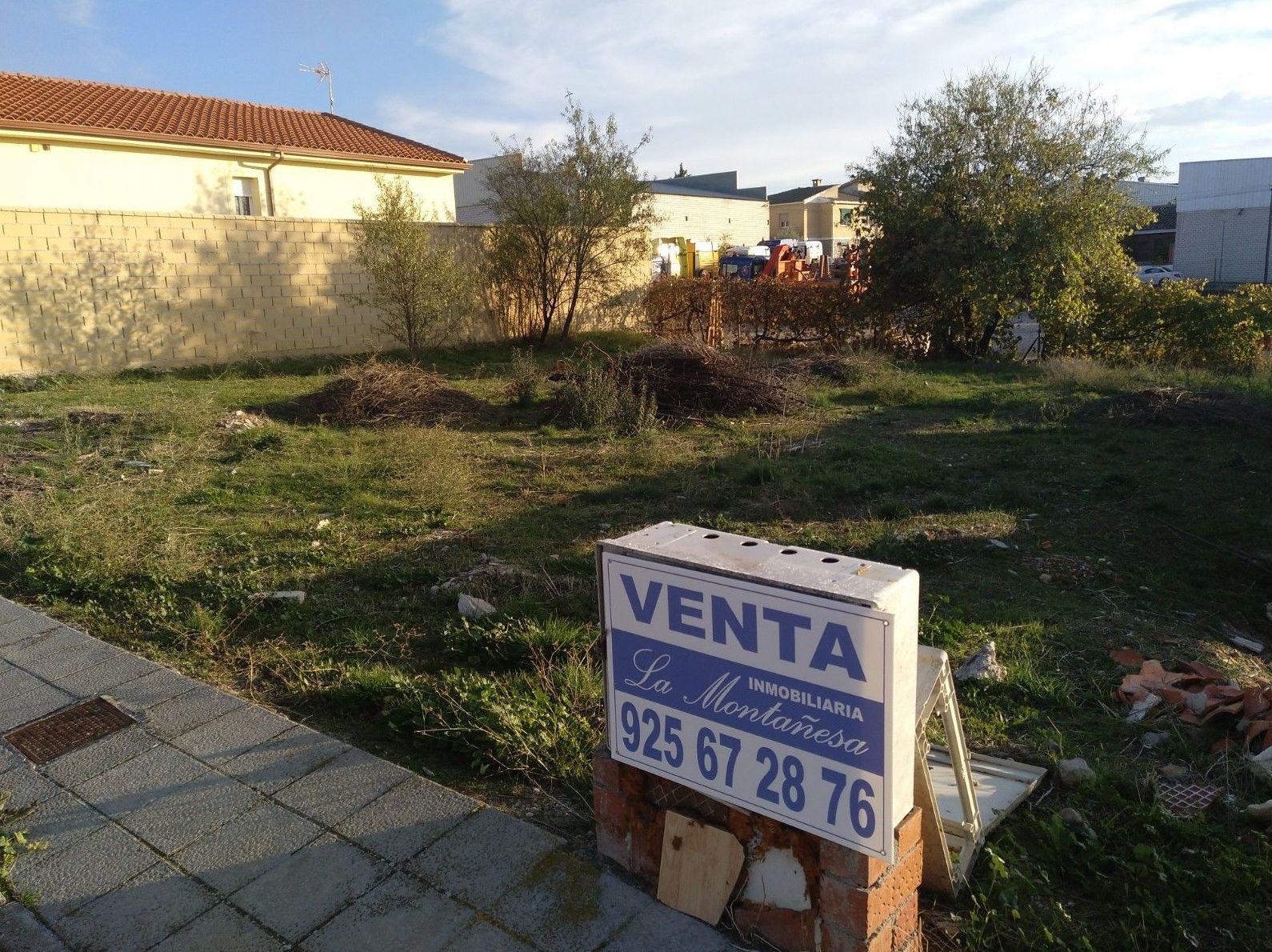 Venta de parcela 343m2 en Burguillos de Toledo: Inmuebles de Inmobiliaria La Montañesa Venta de parcela 343m2 en Burguillos de Toledo: Inmuebles de Inmobiliaria La Montañesa