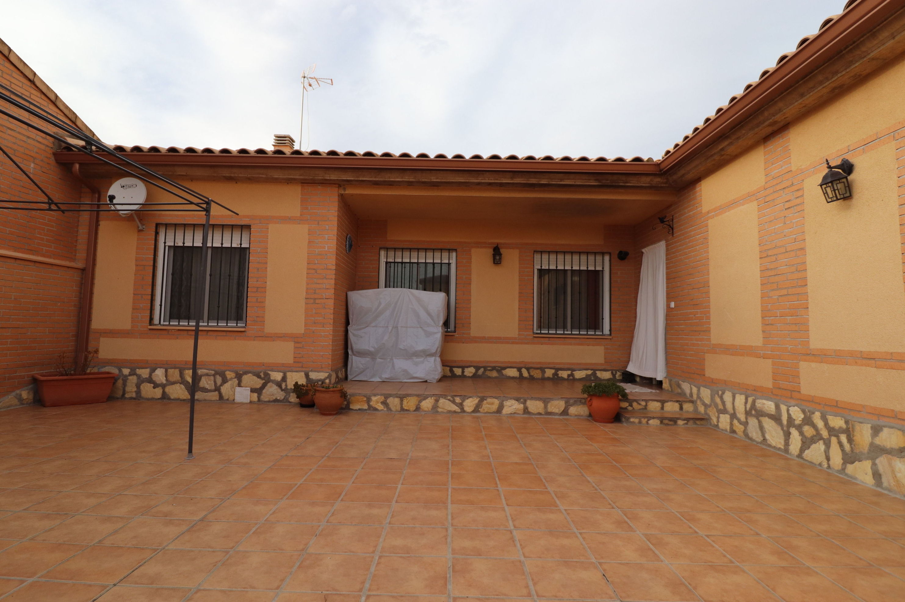 Venta de Chalet en Malpica, Toledo.: Inmuebles de Inmobiliaria La Montañesa Venta de Chalet en Malpica, Toledo.: Inmuebles de Inmobiliaria La Montañesa