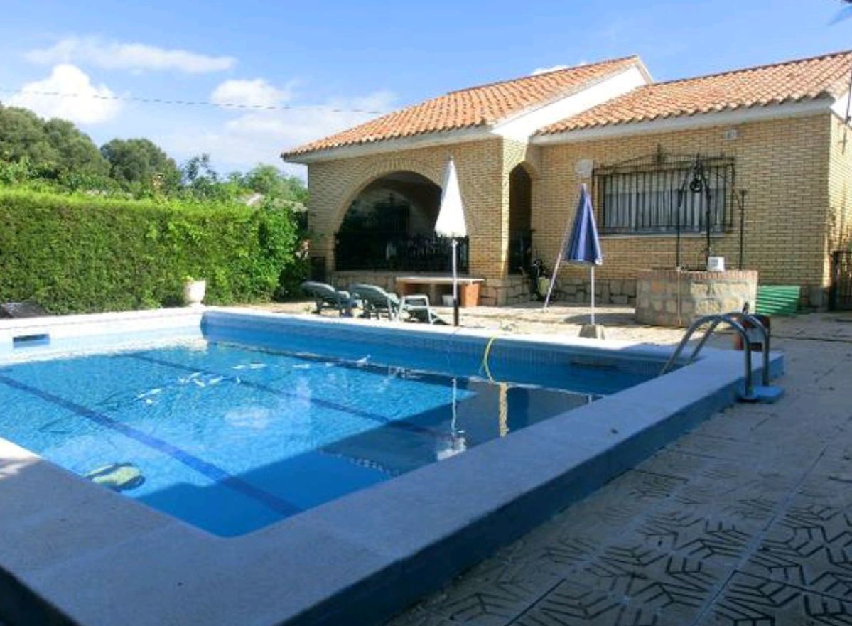 Parcela con 2 Chalet en COBISA: Inmuebles de Inmobiliaria La Montañesa Parcela con 2 Chalet en COBISA: Inmuebles de Inmobiliaria La Montañesa