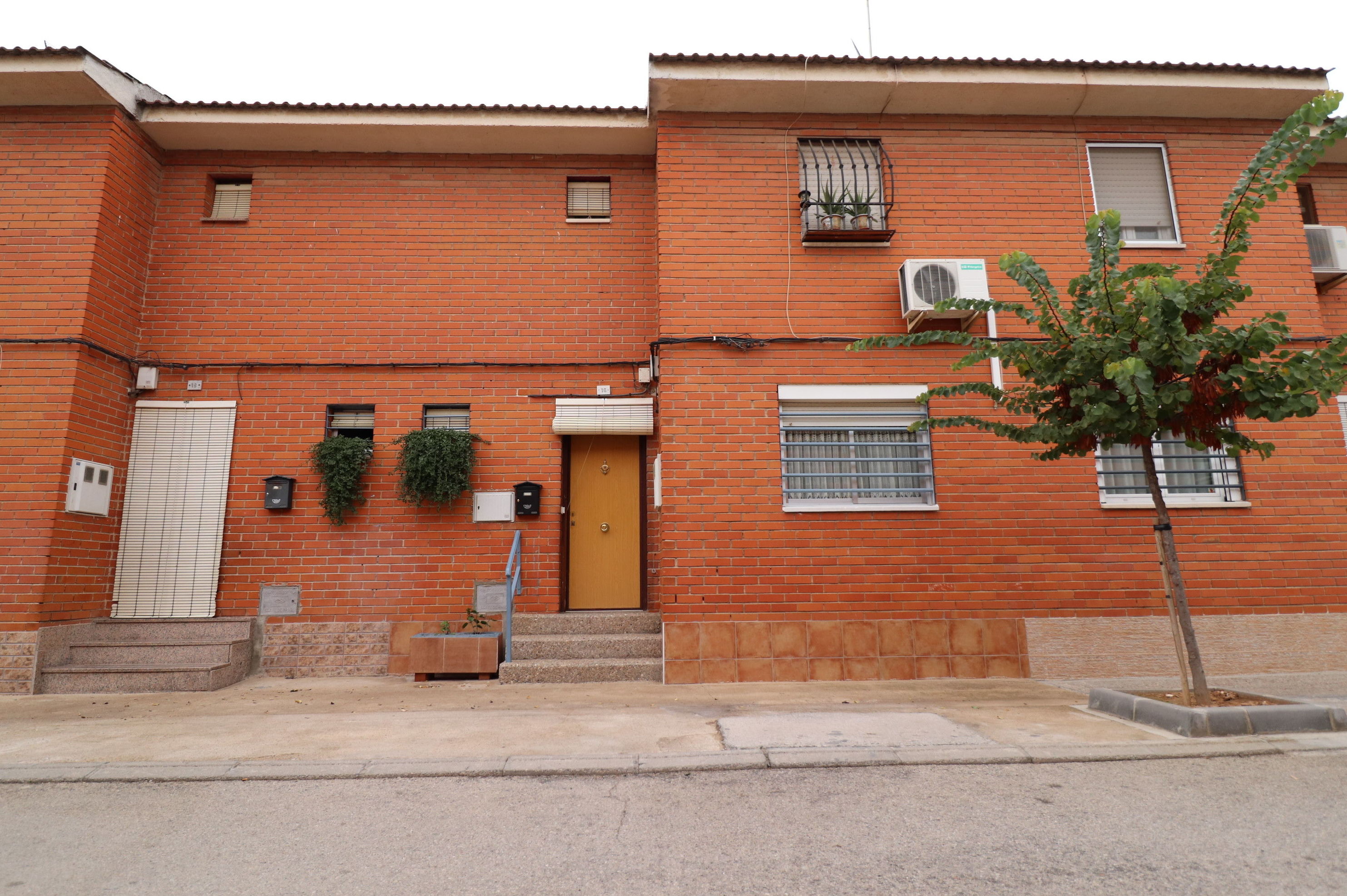 Venta de Chalet en Villacañas, Toledo: Inmuebles de Inmobiliaria La Montañesa Venta de Chalet en Villacañas, Toledo: Inmuebles de Inmobiliaria La Montañesa