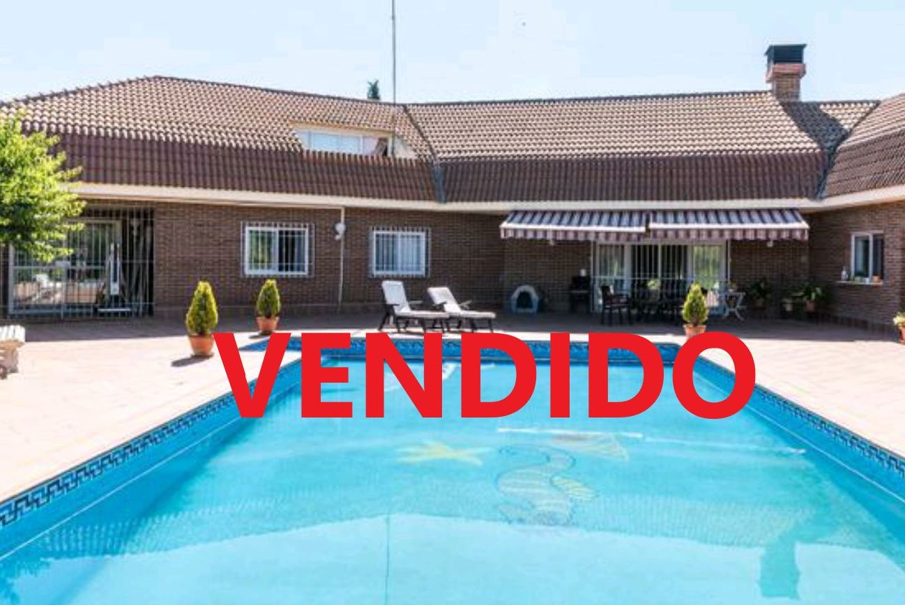 Chalet con piscina y frontón en Toledo: Inmuebles de Inmobiliaria La Montañesa Chalet con piscina y frontón en Toledo: Inmuebles de Inmobiliaria La Montañesa