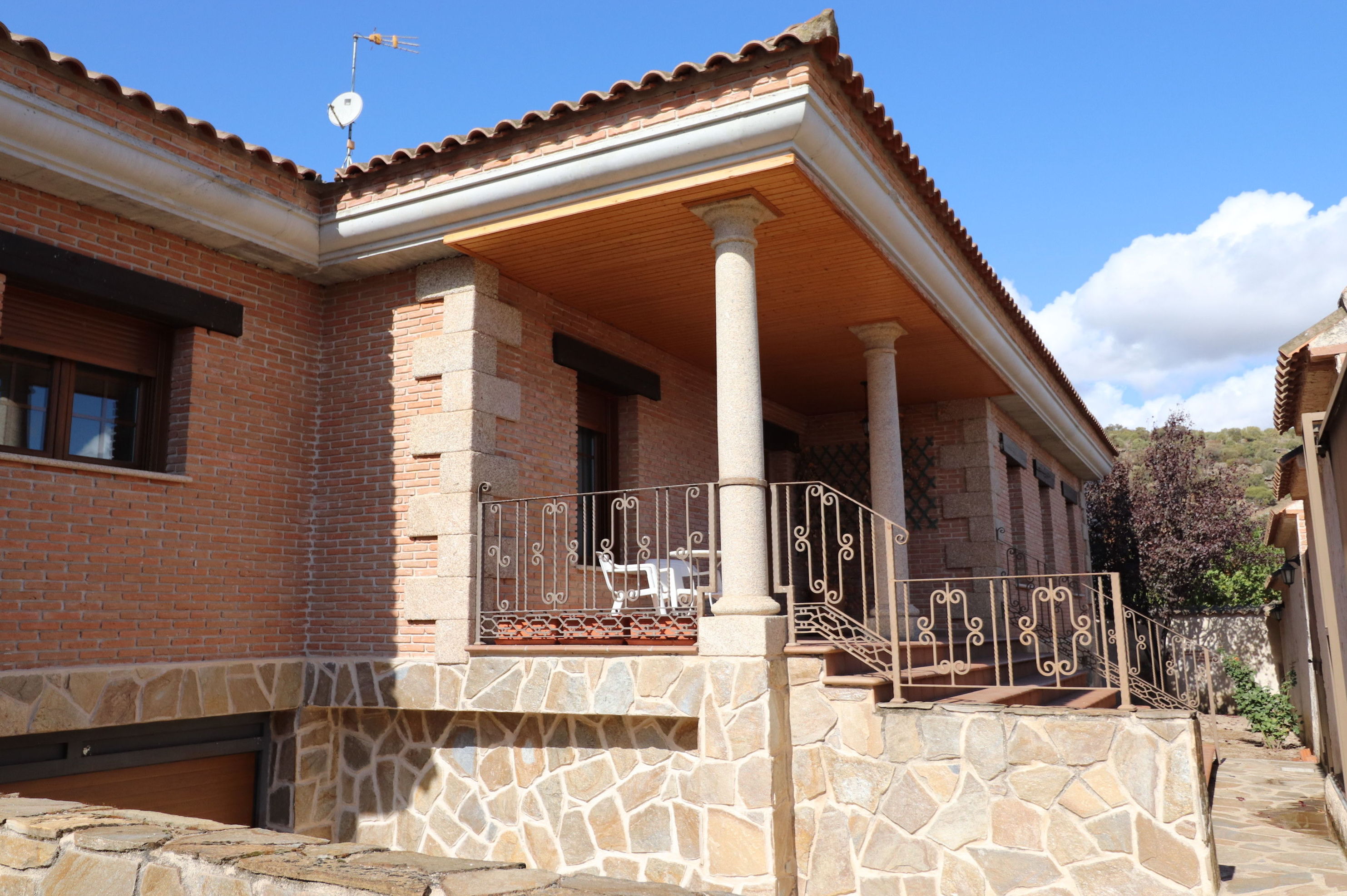 Chalet de lujo a 8 kms de Talavera: Inmuebles de Inmobiliaria La Montañesa Chalet de lujo a 8 kms de Talavera: Inmuebles de Inmobiliaria La Montañesa