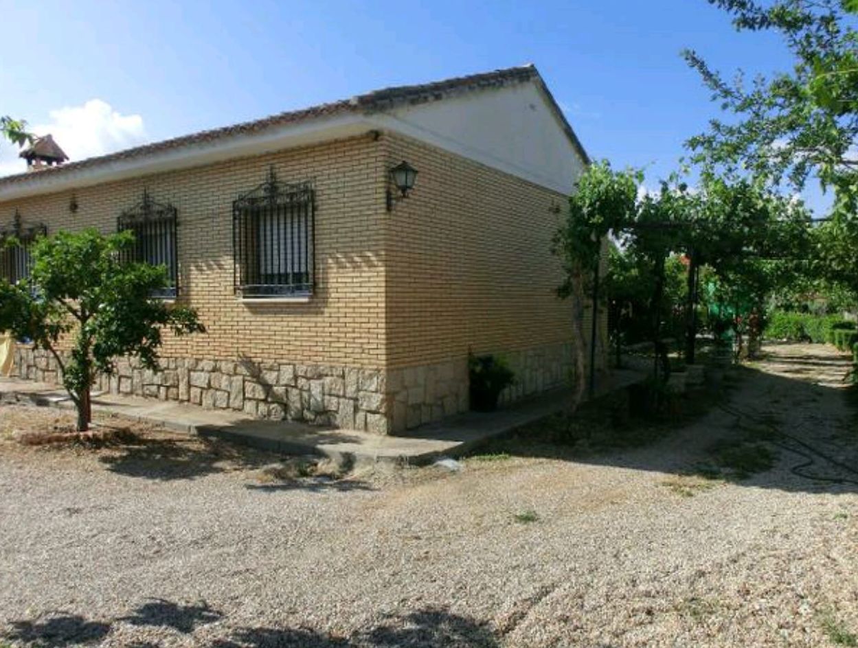 Parcela con 2 Chalet en COBISA: Inmuebles de Inmobiliaria La Montañesa Parcela con 2 Chalet en COBISA: Inmuebles de Inmobiliaria La Montañesa