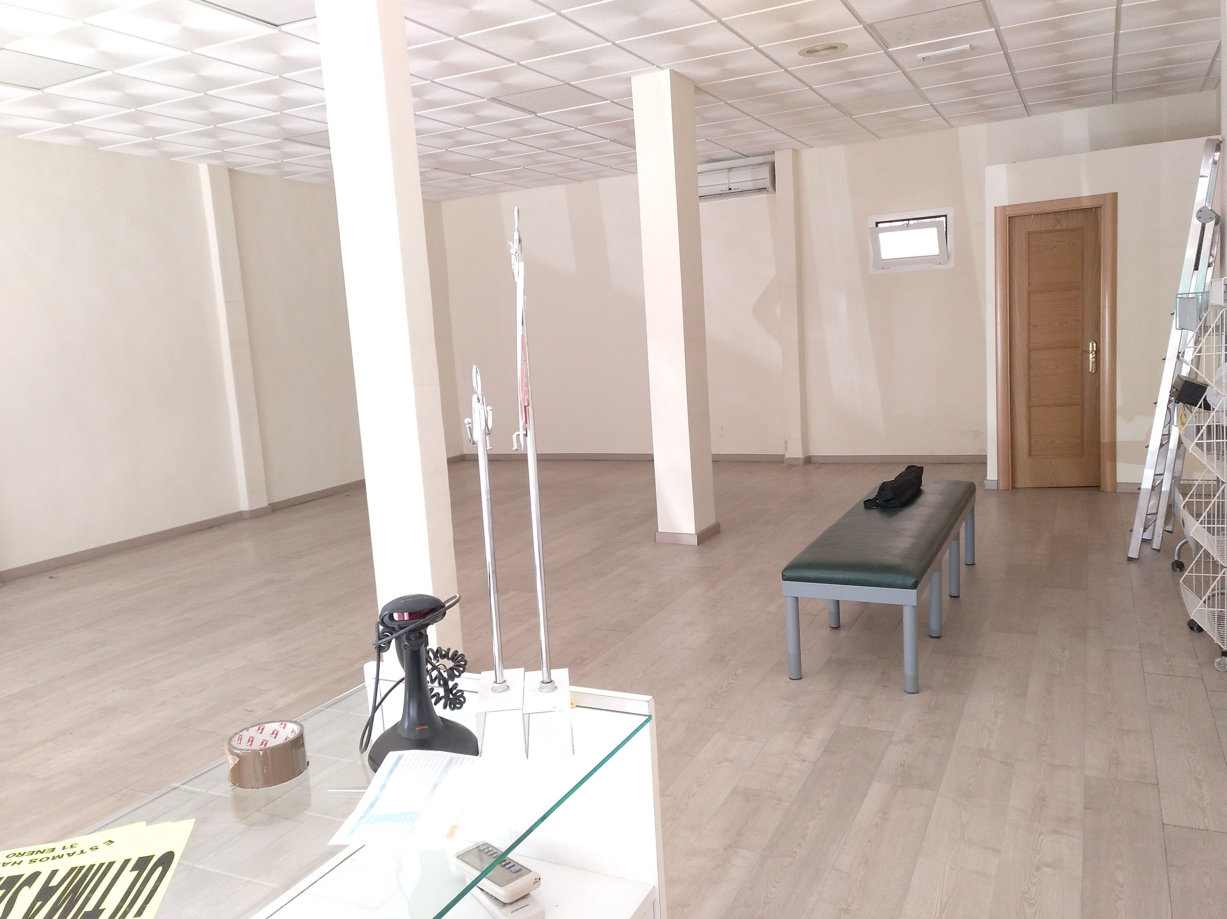 Venta o Alquiler. Local Palomarejos, Avd Barber: Inmuebles de Inmobiliaria La Montañesa Venta o Alquiler. Local Palomarejos, Avd Barber: Inmuebles de Inmobiliaria La Montañesa