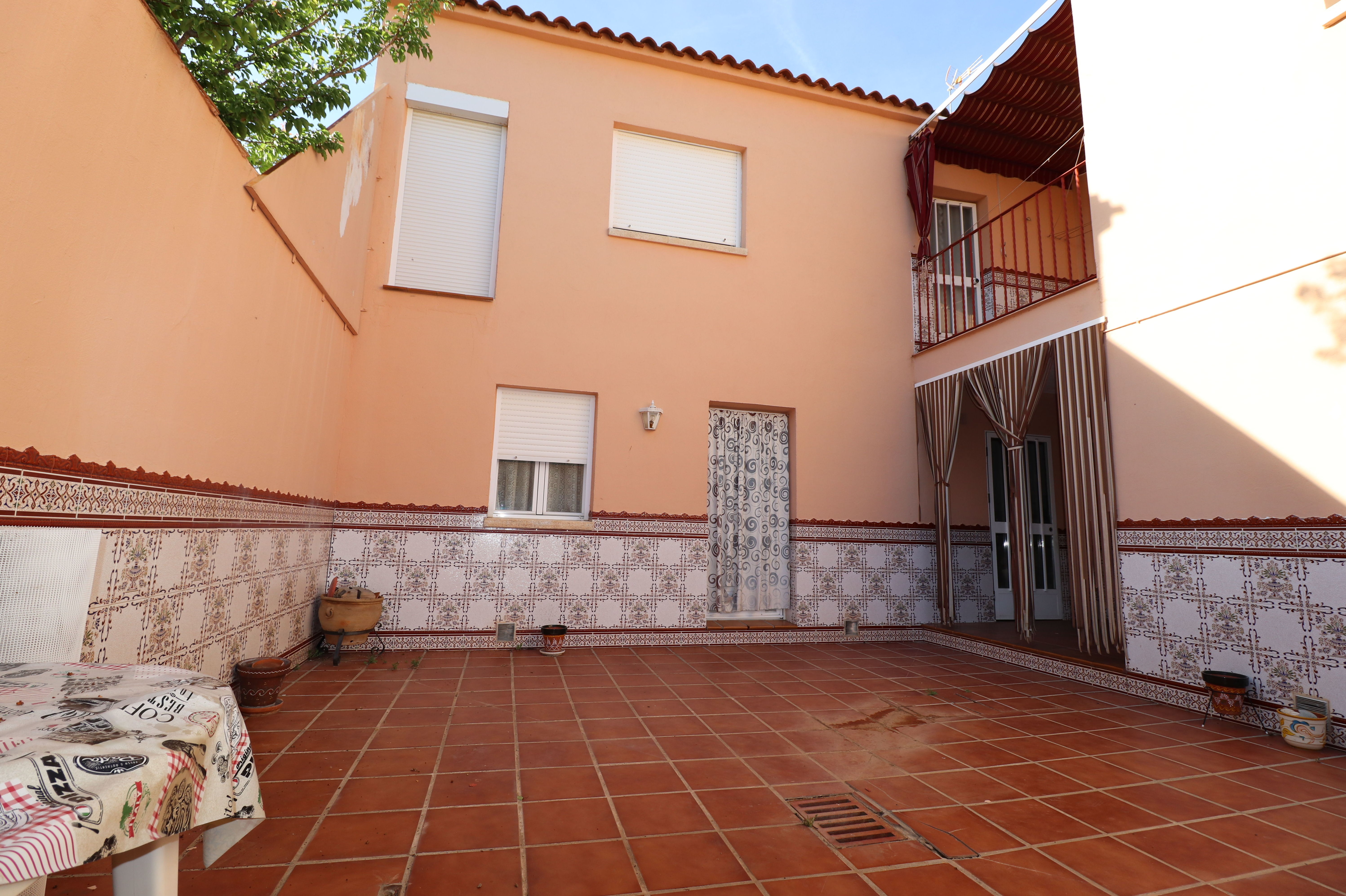 Chalet Adosado en Sonseca de 160m2: Inmuebles de Inmobiliaria La Montañesa Chalet Adosado en Sonseca de 160m2: Inmuebles de Inmobiliaria La Montañesa