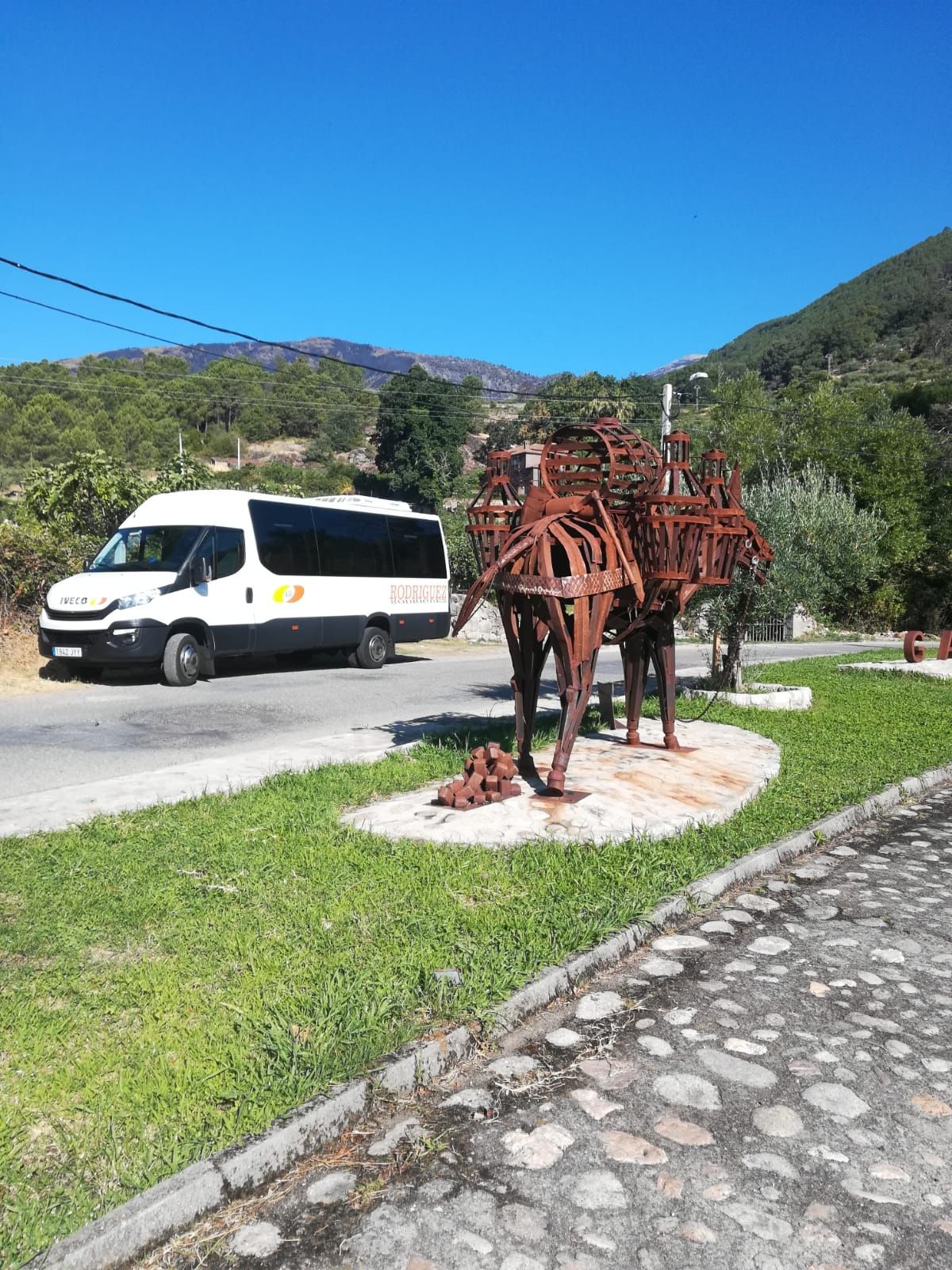 Alquilar mini bus para excursiones Ávila