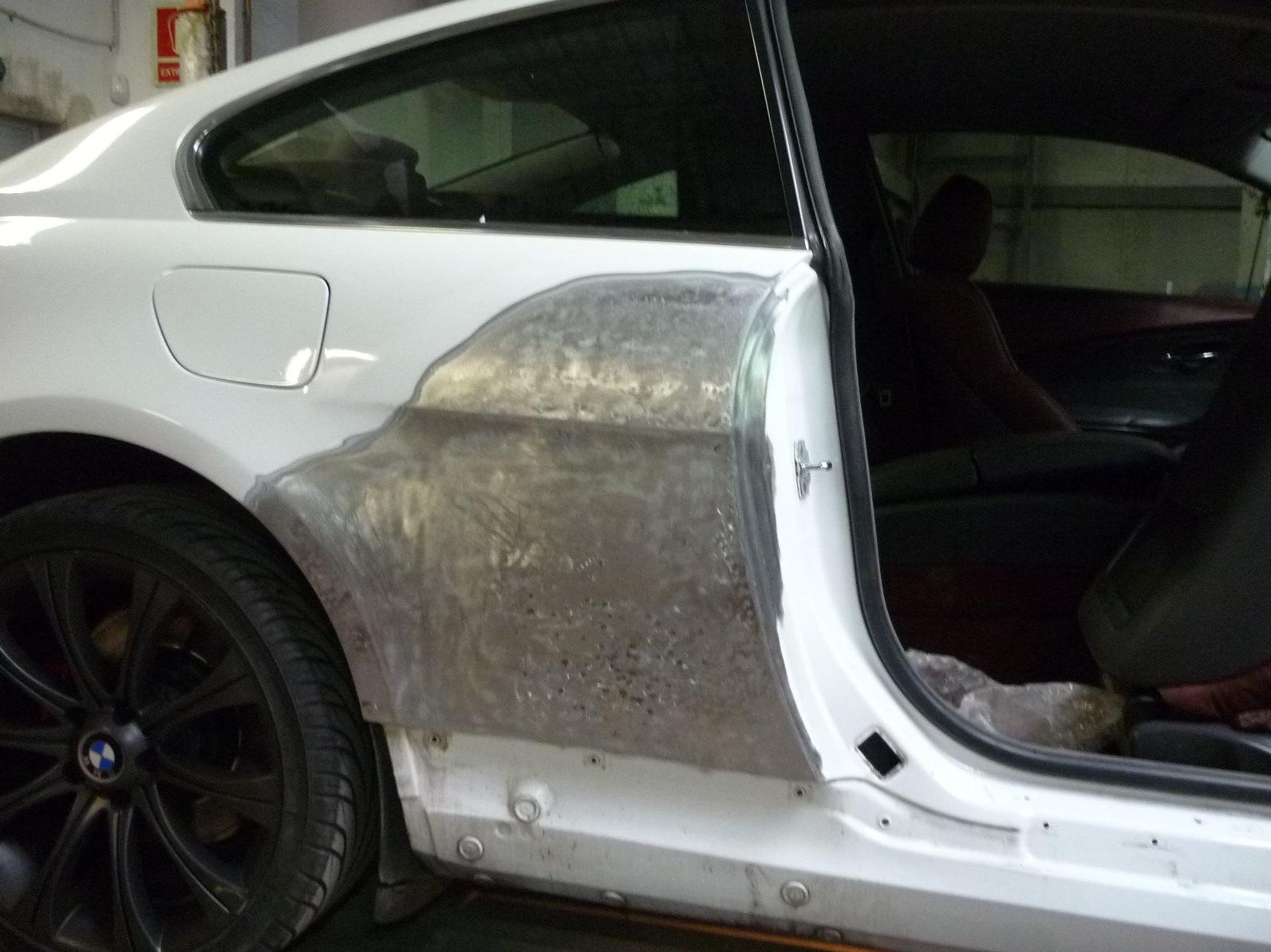Reparar lateral trasero de automóvil Reparar lateral trasero de automóvil