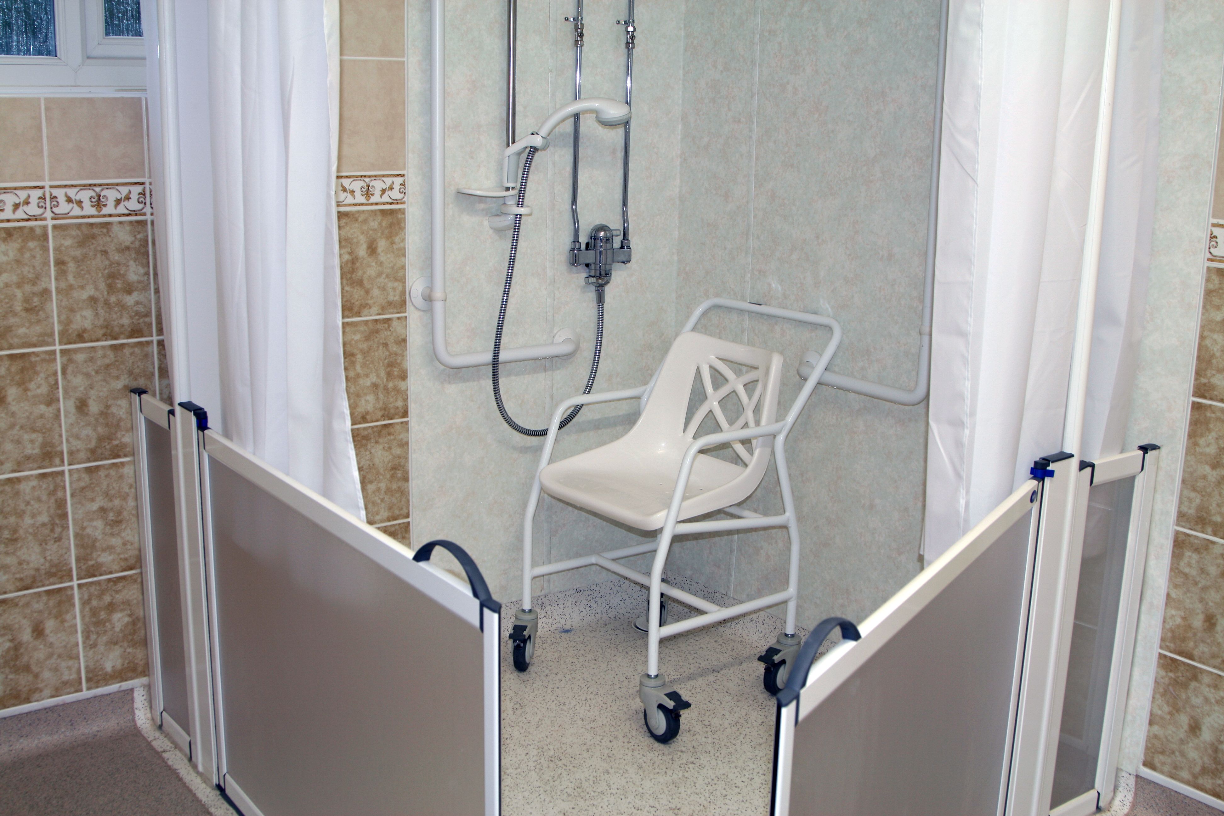 Ayudas para el baño: Farmacia y Ortopedia de Farmacia y Ortopedia Gumuzio Ayudas para el baño: Farmacia y Ortopedia de Farmacia y Ortopedia Gumuzio