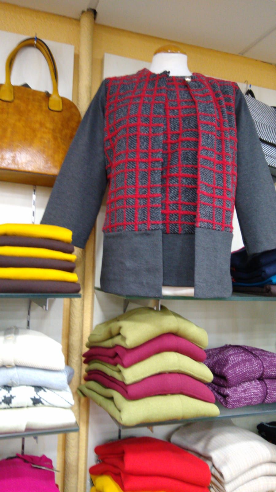 Camisas, blusas y camisetas para mujer: Colecciones de Modas Alyssa Camisas, blusas y camisetas para mujer: Colecciones de Modas Alyssa