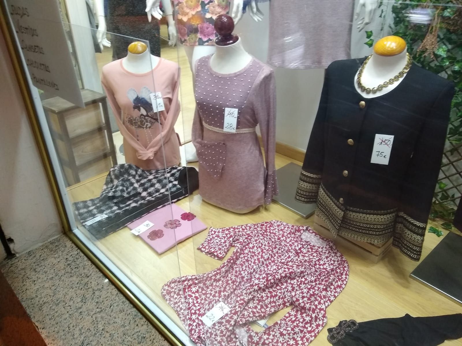 Camisas, blusas y camisetas para mujer: Colecciones de Modas Alyssa Camisas, blusas y camisetas para mujer: Colecciones de Modas Alyssa