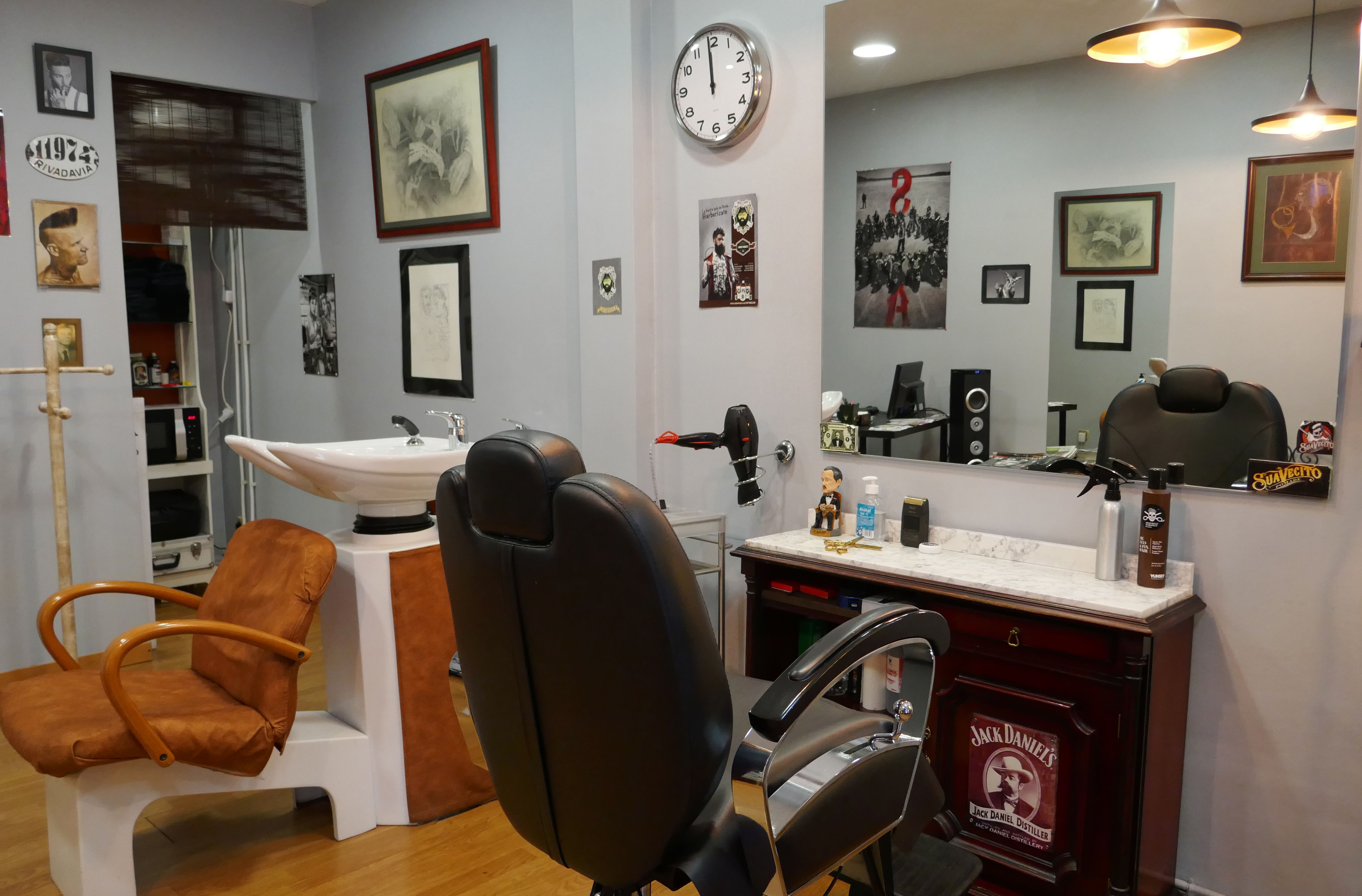 La Barbería Baioni: Tiendas de Zoco Villalba La Barbería Baioni: Tiendas de Zoco Villalba