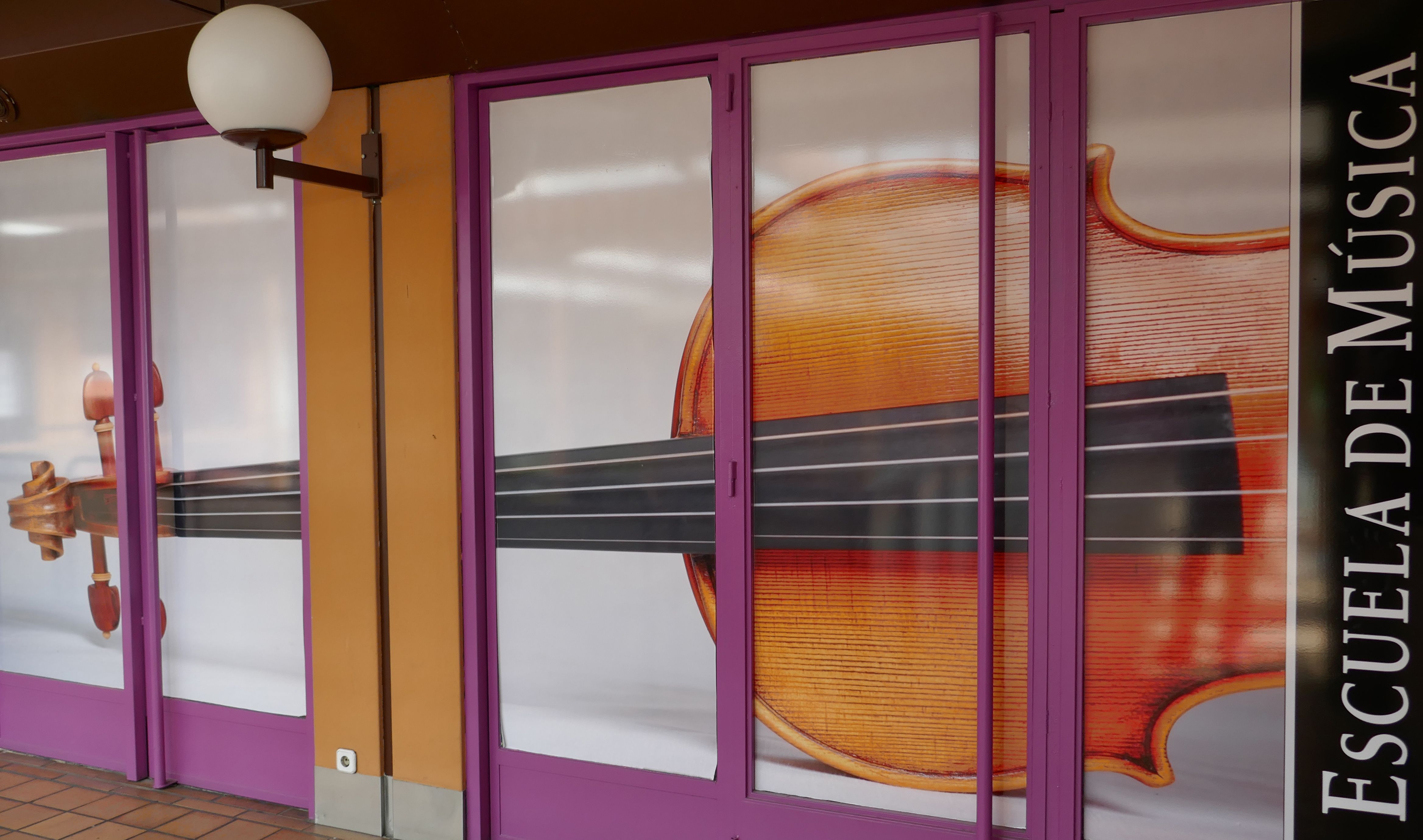 Escuela de música Pizzicato y Mago Diapasón: Tiendas de Zoco Villalba Escuela de música Pizzicato y Mago Diapasón: Tiendas de Zoco Villalba