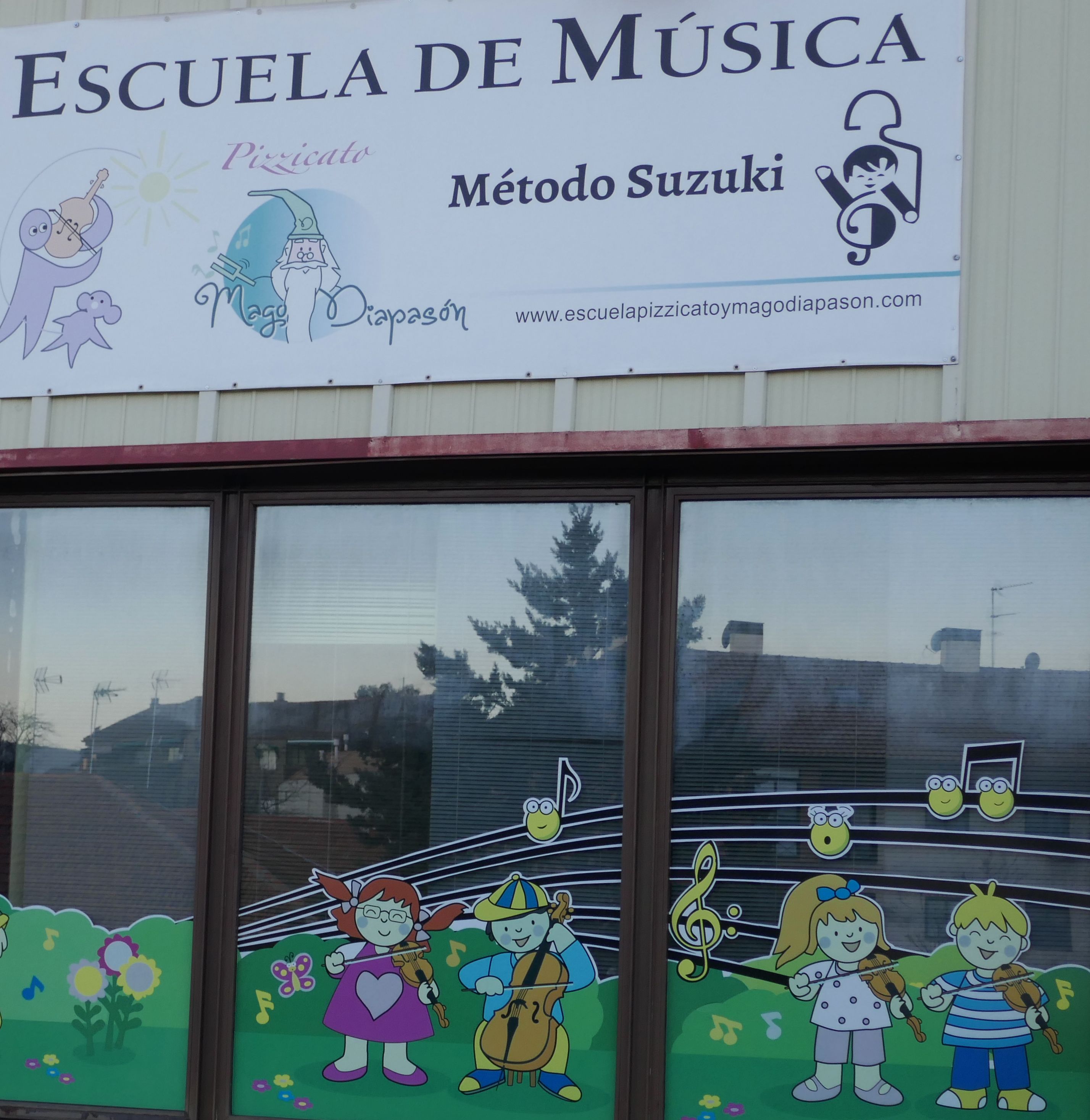Escuela de música Pizzicato y Mago Diapasón: Tiendas de Zoco Villalba Escuela de música Pizzicato y Mago Diapasón: Tiendas de Zoco Villalba