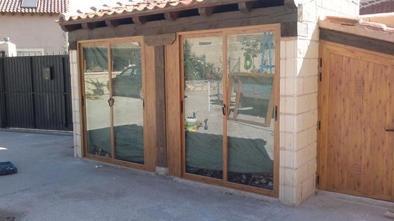 Puertas de aluminio: Productos y servicios de Aluminios Álamo Puertas de aluminio: Productos y servicios de Aluminios Álamo