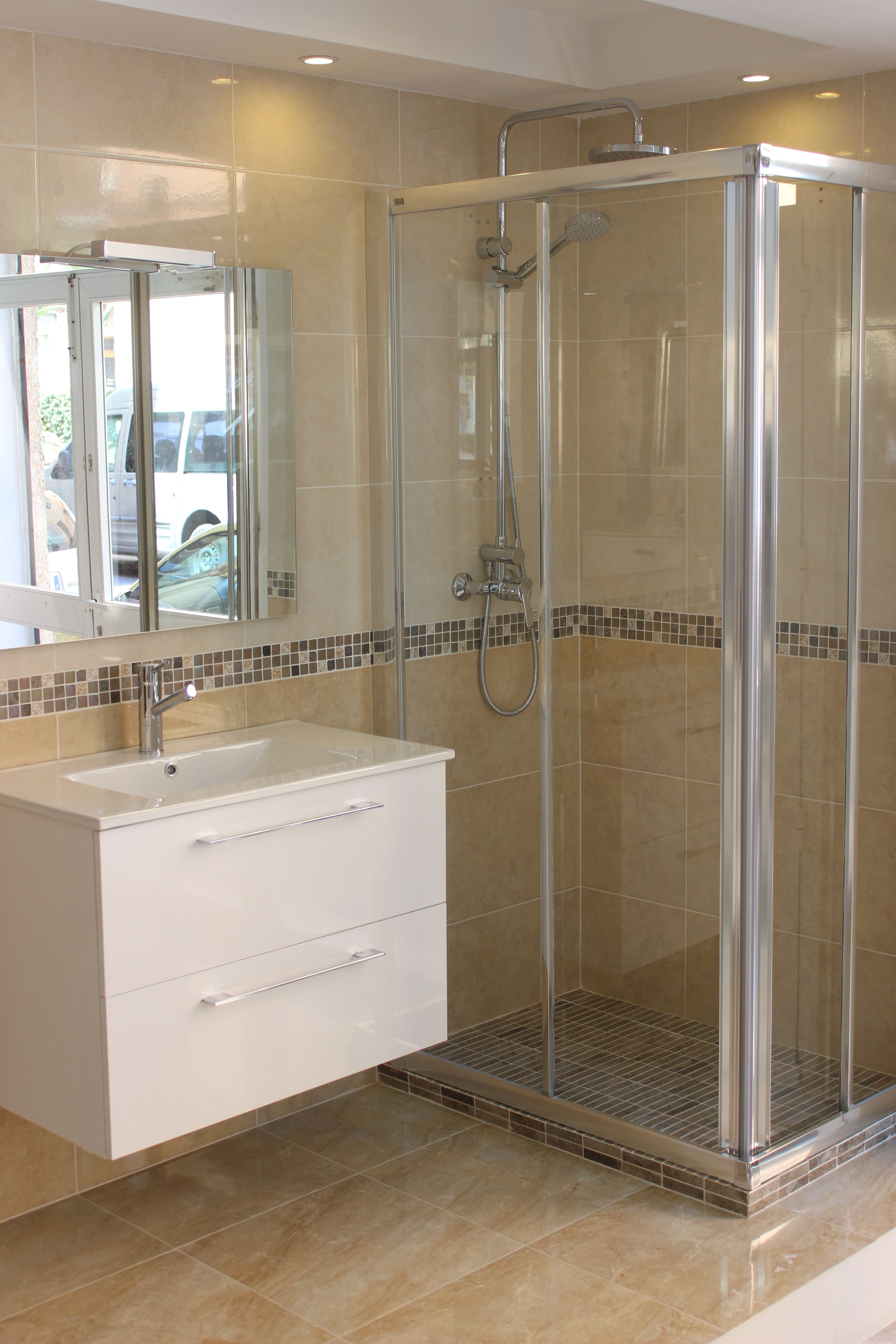 Cambio de bañera por plato de ducha: Servicios de Reformas Manacor Cambio de bañera por plato de ducha: Servicios de Reformas Manacor