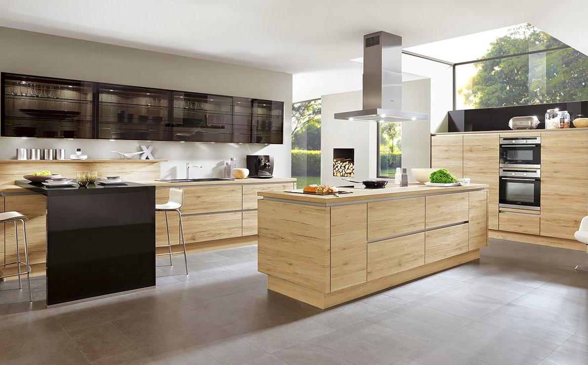 Reforma de cocina con isla, colores madera Reforma de cocina con isla, colores madera
