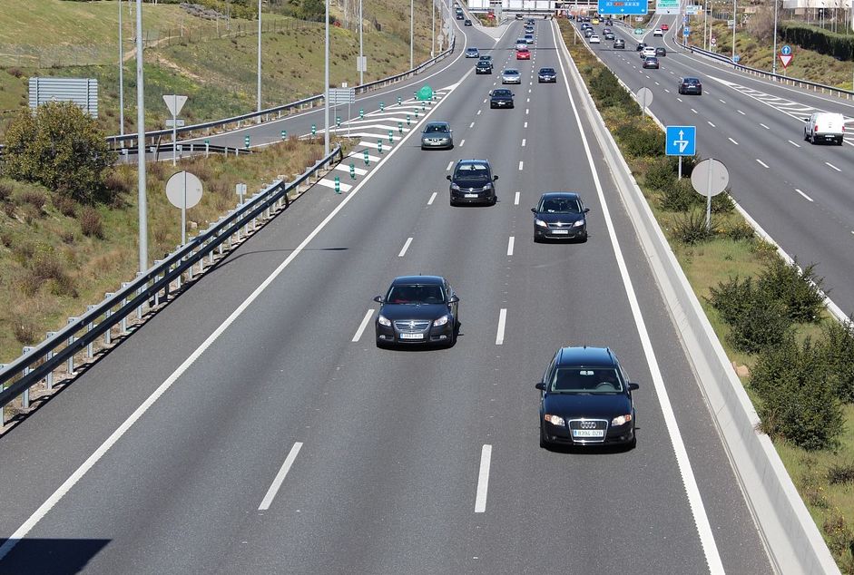 Servicio de recogida y entrega en provincias de Alicante y Valencia: Servicios de Grúas Filip Servicio de recogida y entrega en provincias de Alicante y Valencia: Servicios de Grúas Filip