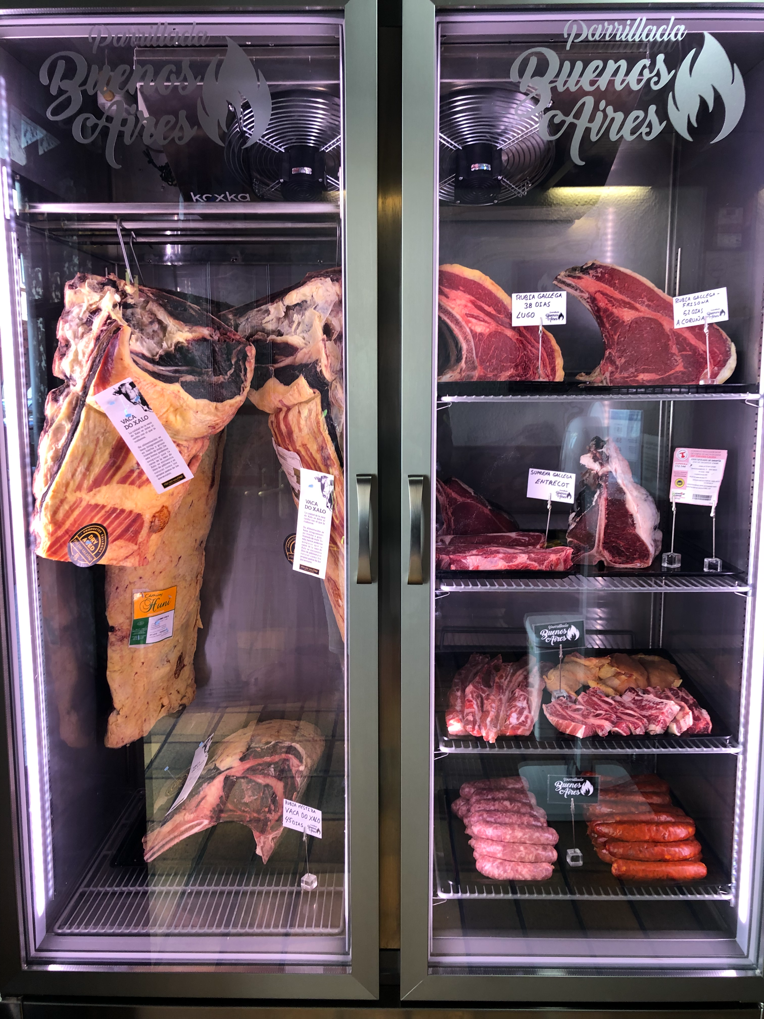 Expositor de maduración en seco "Dry Aged" Parrillada Buenos Aires - A Coruña Expositor de maduración en seco "Dry Aged" Parrillada Buenos Aires - A Coruña