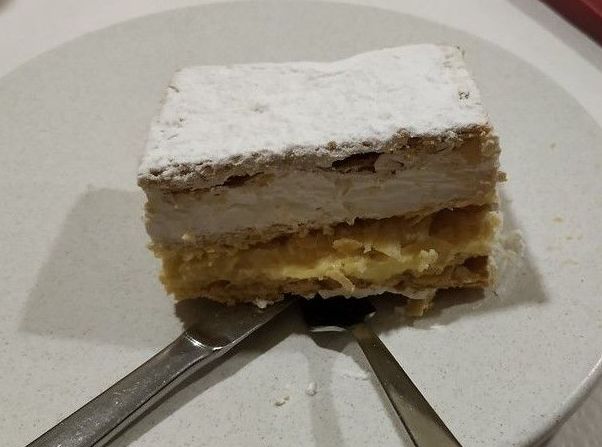 Milhojas crema y nata - Parrillada Buenos Aires A Coruña Milhojas crema y nata - Parrillada Buenos Aires A Coruña