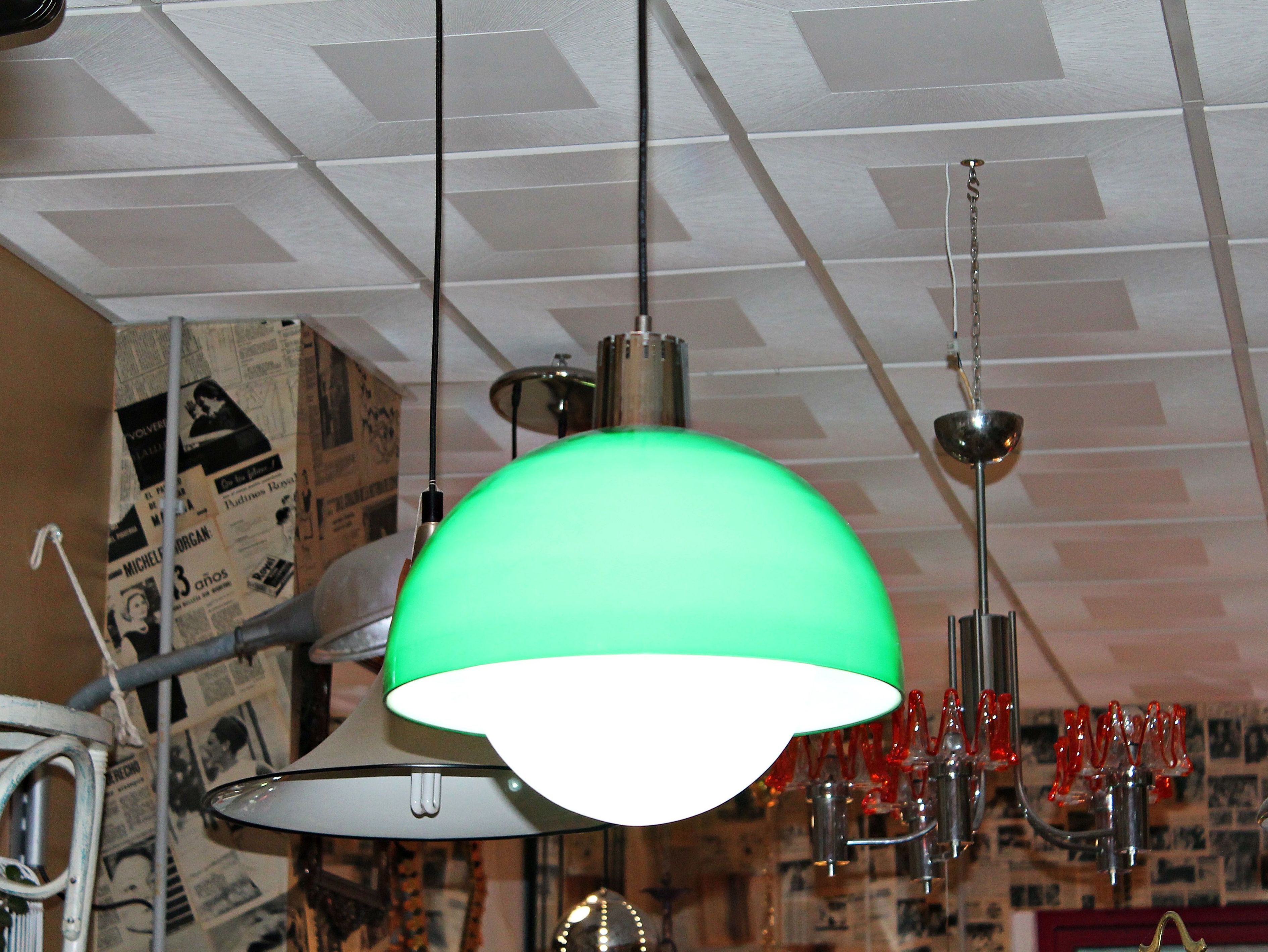 Lámpara verde de ABS y opalina: Artículos de Ruzafa Vintage Lámpara verde de ABS y opalina: Artículos de Ruzafa Vintage