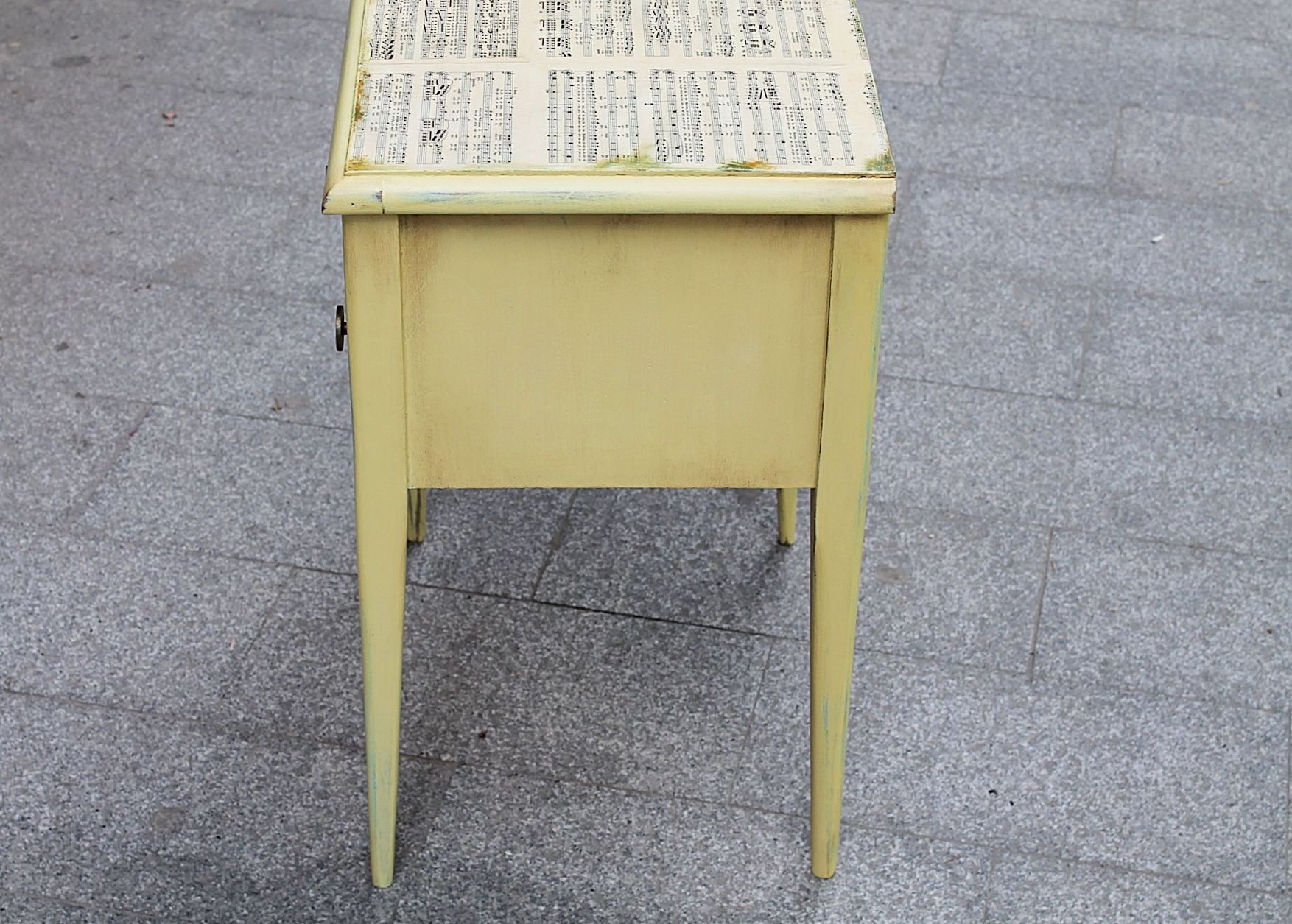 Mesilla intervenida Shabby Chic: Artículos de Ruzafa Vintage Mesilla intervenida Shabby Chic: Artículos de Ruzafa Vintage
