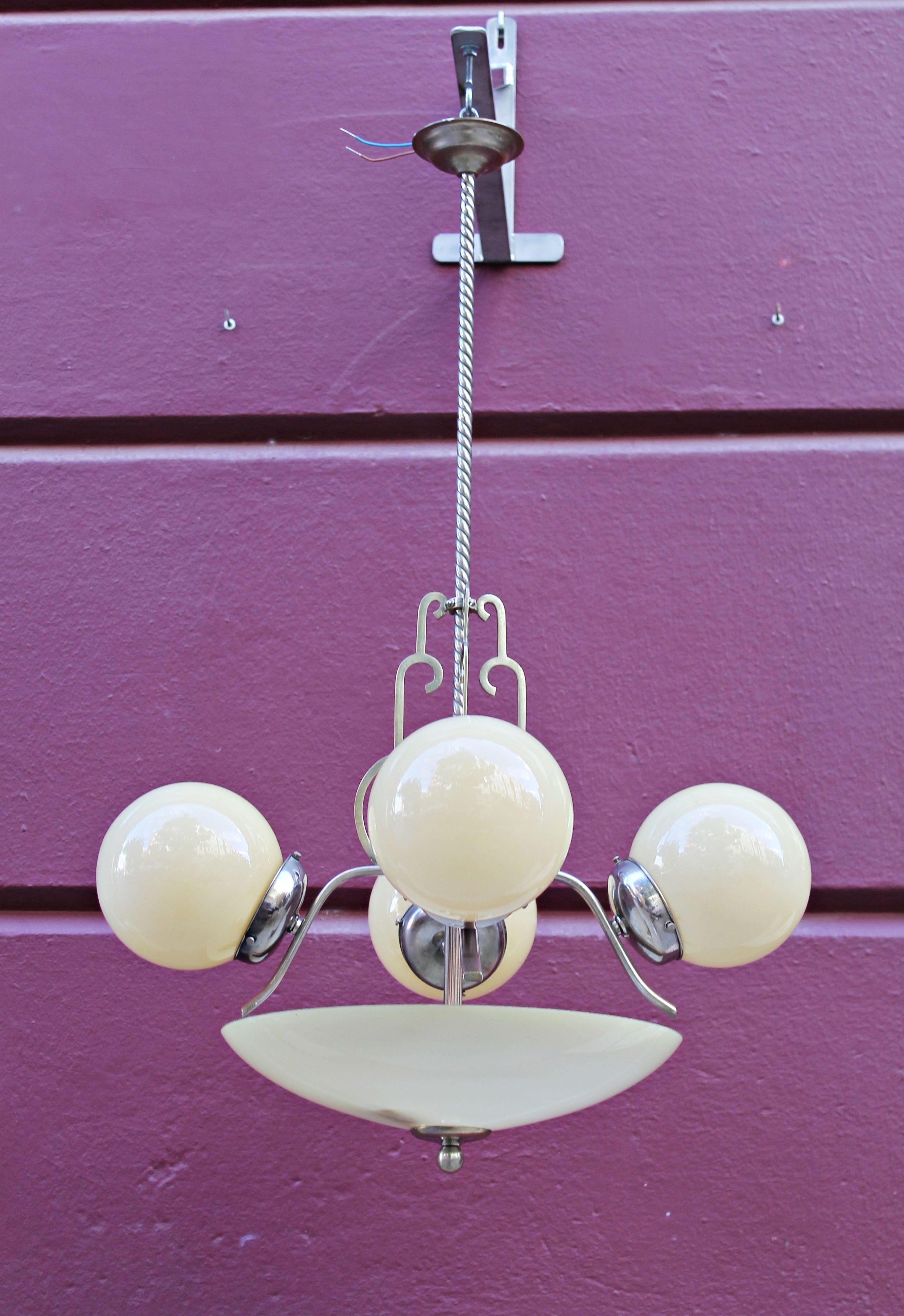 Lámpara modernista restaurada: Artículos de Ruzafa Vintage Lámpara modernista restaurada: Artículos de Ruzafa Vintage