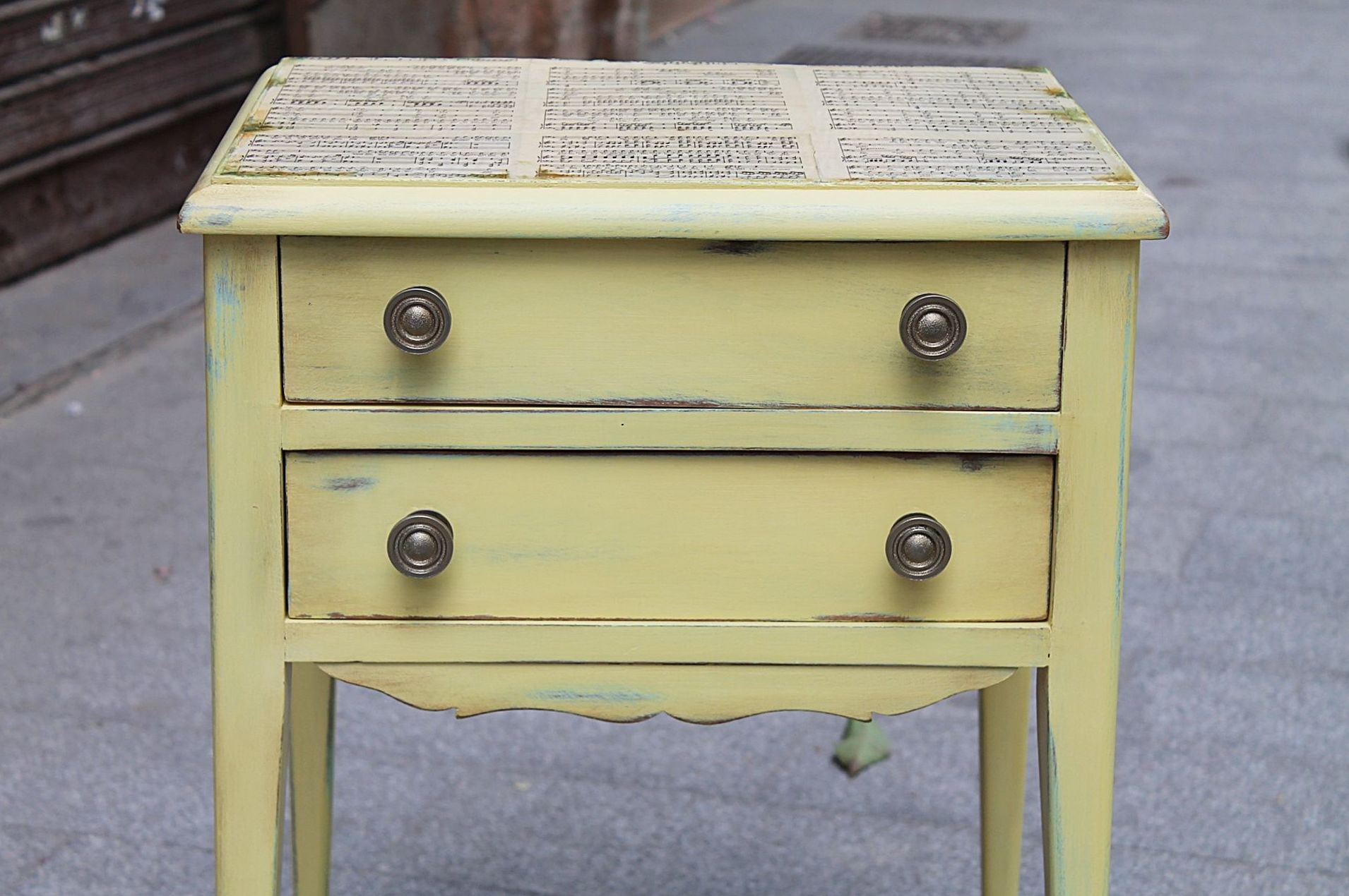 Mesilla intervenida Shabby Chic: Artículos de Ruzafa Vintage Mesilla intervenida Shabby Chic: Artículos de Ruzafa Vintage
