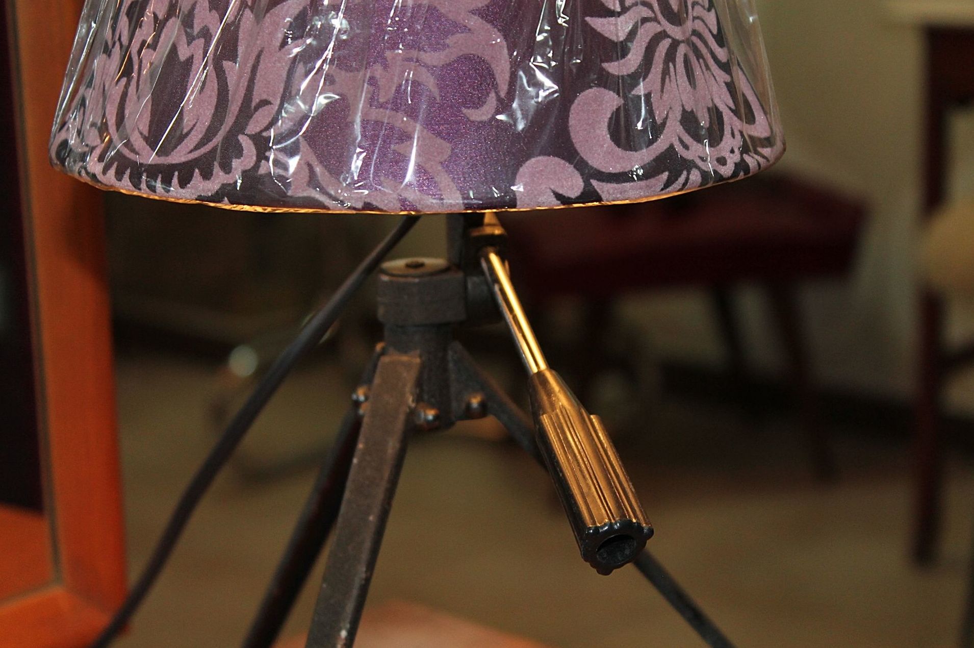 Lampara trípode para mesa: Artículos de Ruzafa Vintage Lampara trípode para mesa: Artículos de Ruzafa Vintage