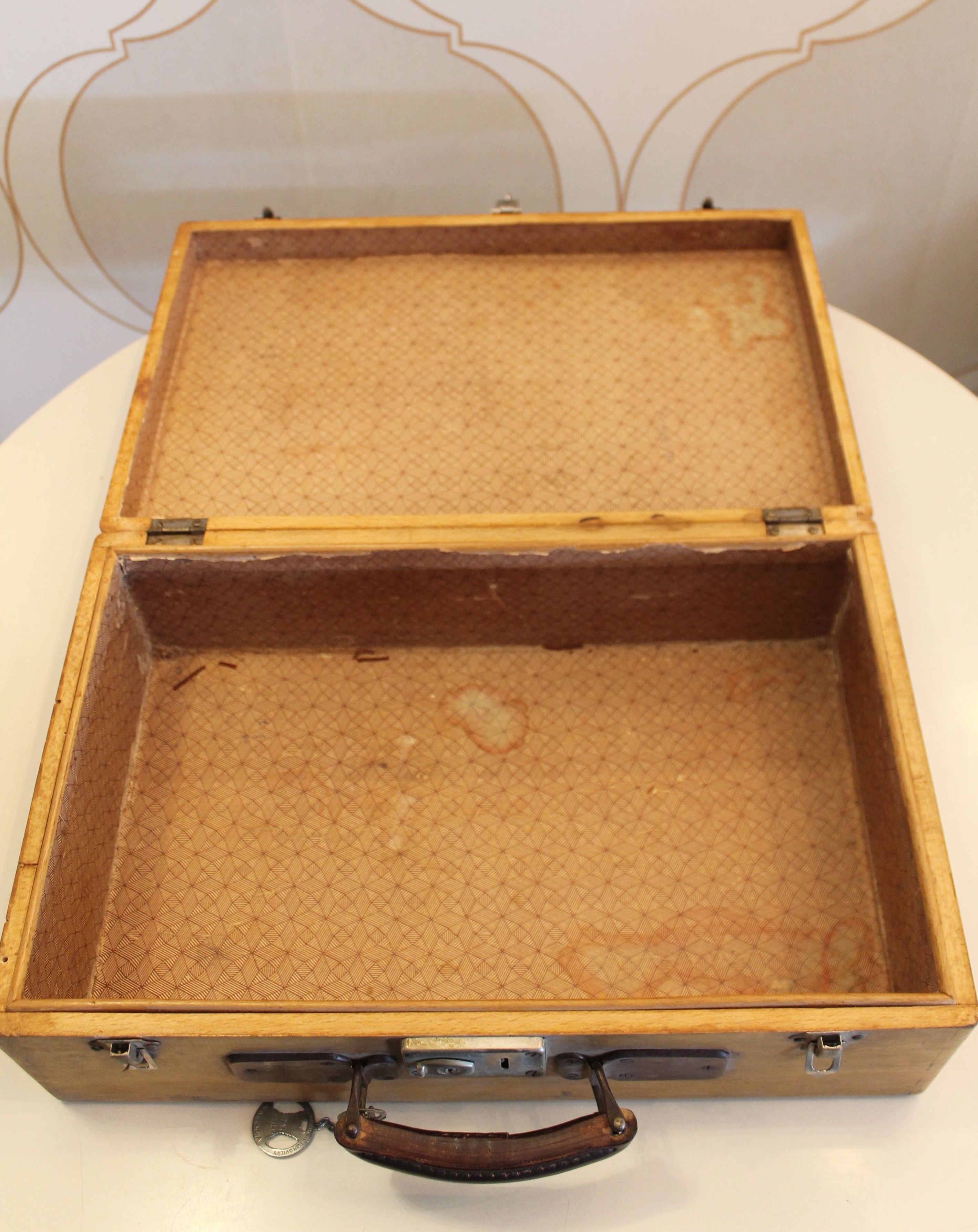 Maleta antigua de madera y cuero: Artículos de Ruzafa Vintage Maleta antigua de madera y cuero: Artículos de Ruzafa Vintage