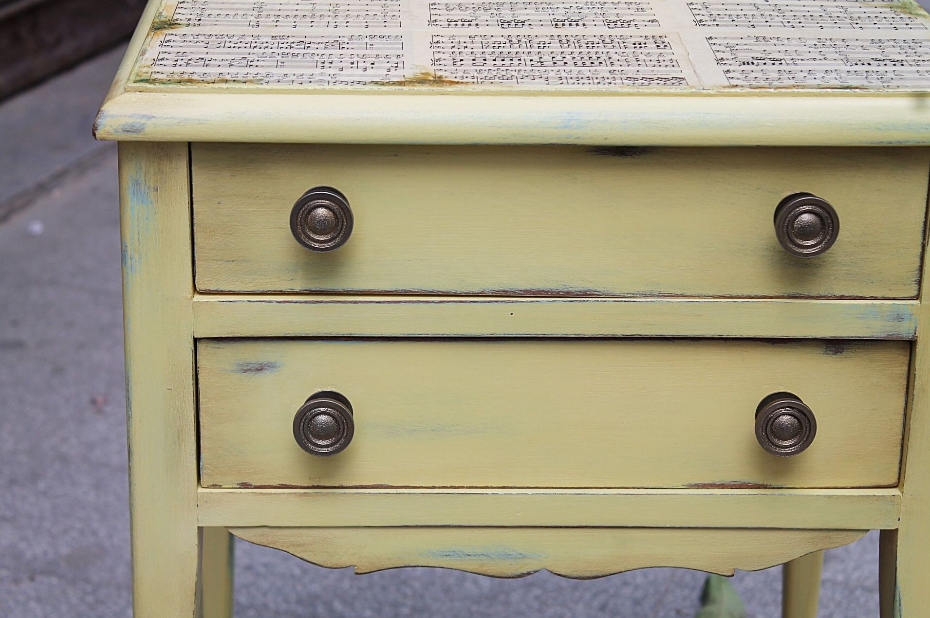 Mesilla intervenida Shabby Chic: Artículos de Ruzafa Vintage Mesilla intervenida Shabby Chic: Artículos de Ruzafa Vintage