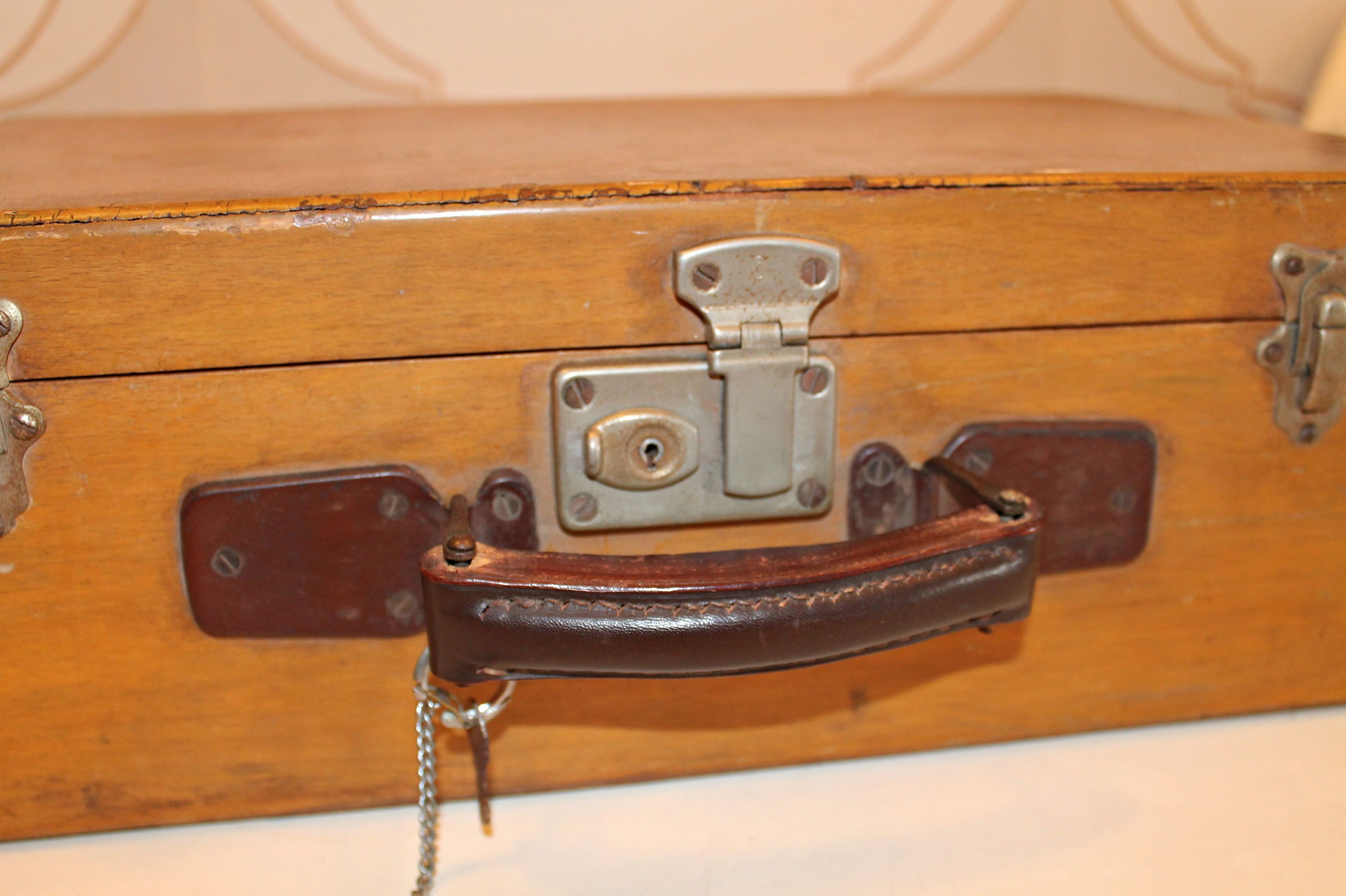 Maleta antigua de madera y cuero: Artículos de Ruzafa Vintage Maleta antigua de madera y cuero: Artículos de Ruzafa Vintage