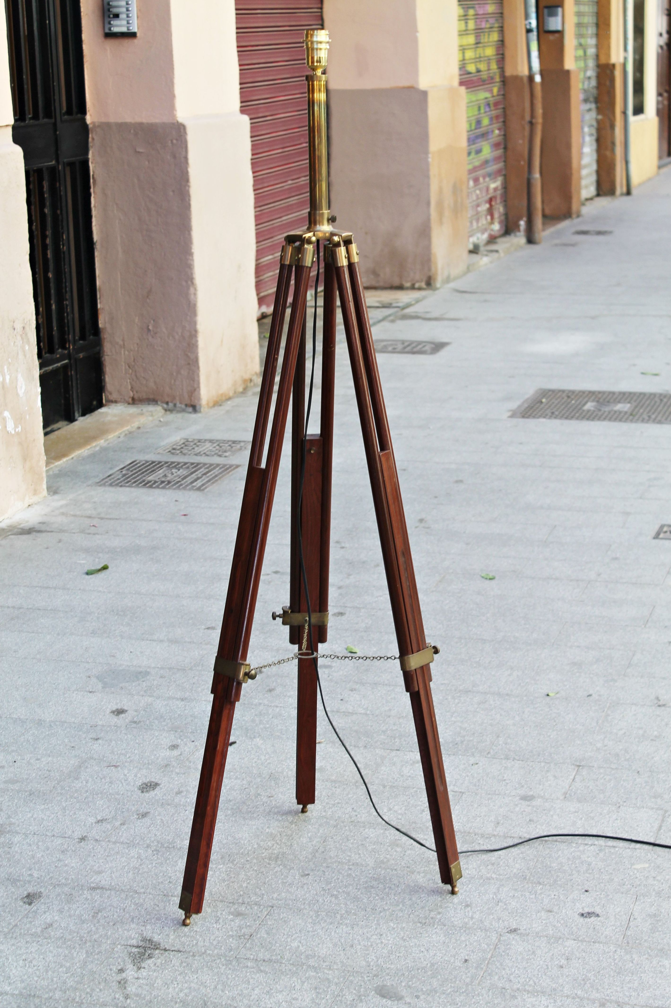 Lámpara de pie - trípode antiguo: Artículos de Ruzafa Vintage Lámpara de pie - trípode antiguo: Artículos de Ruzafa Vintage